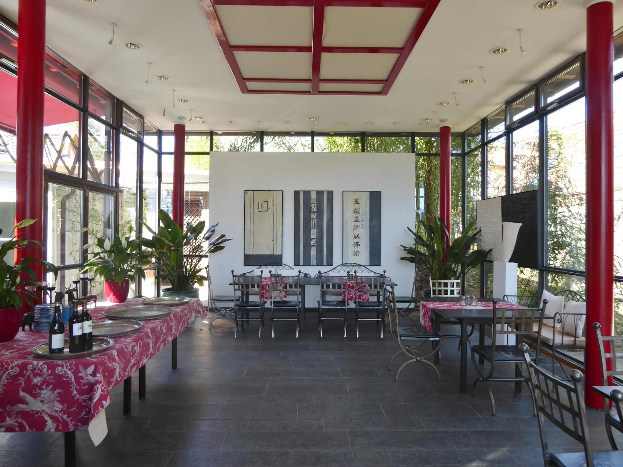 Restaurant/places to eat in Am Eichholz Galerie & Art-Hotel