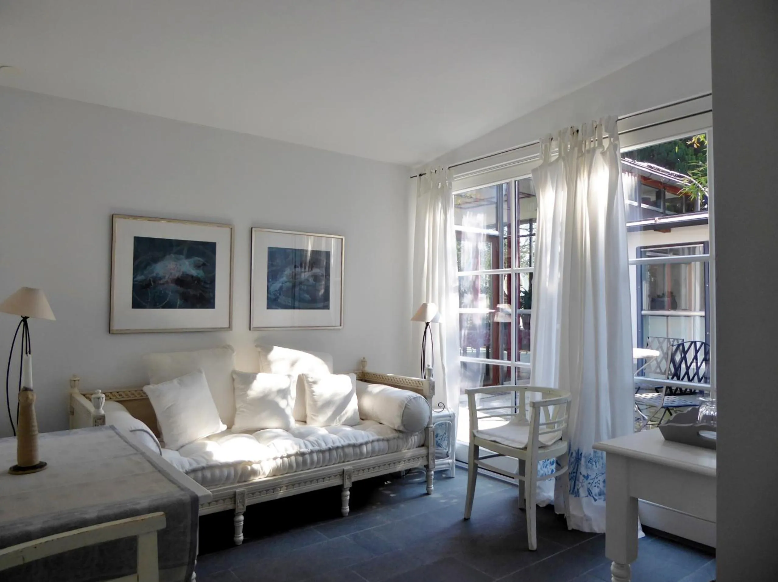 Photo of the whole room, Bed in Am Eichholz Galerie & Art-Hotel