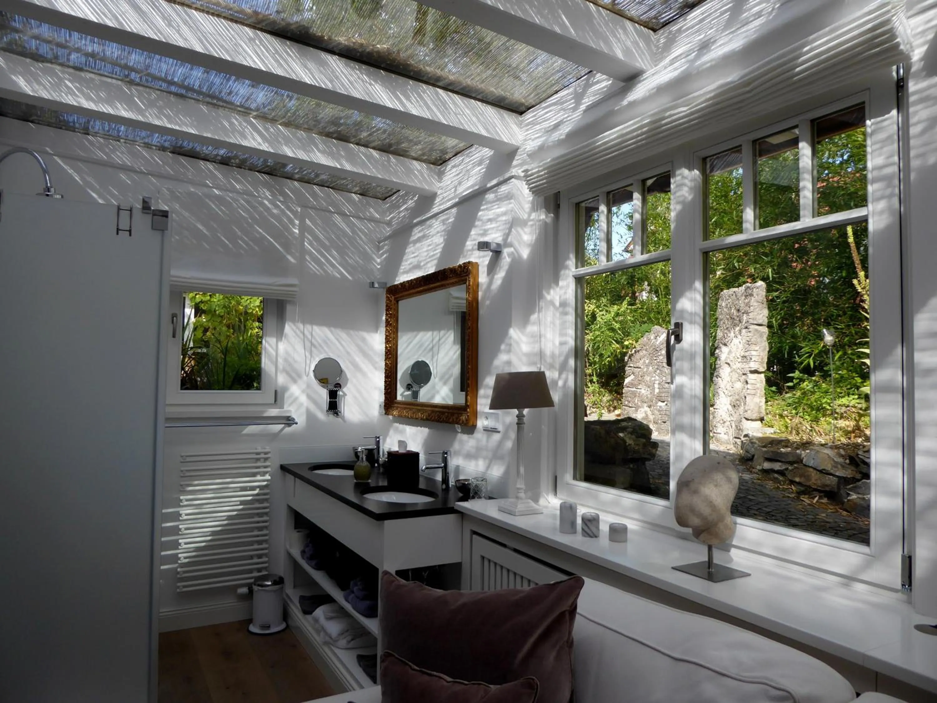 Property building in Am Eichholz Galerie & Art-Hotel