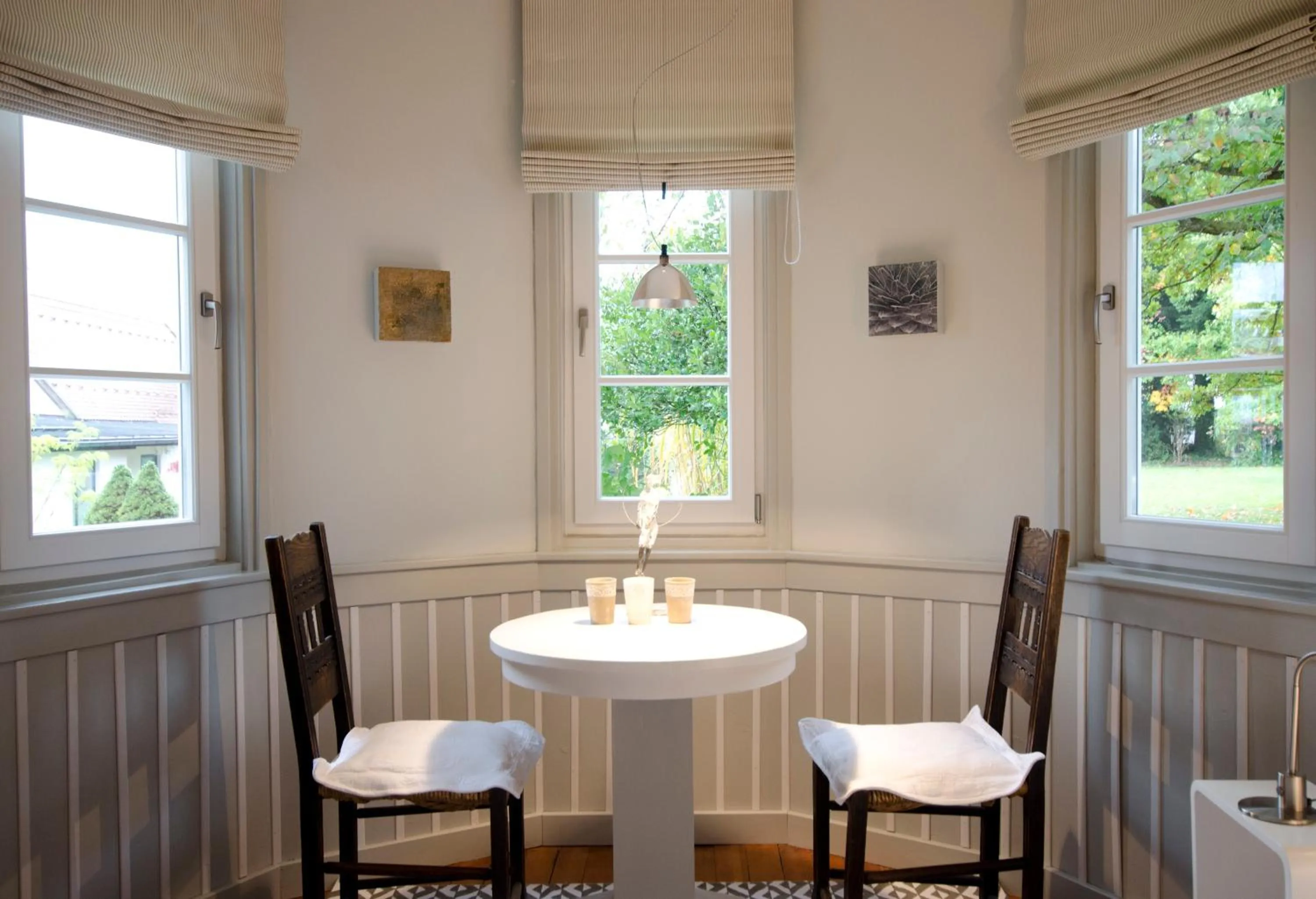 Photo of the whole room in Am Eichholz Galerie & Art-Hotel