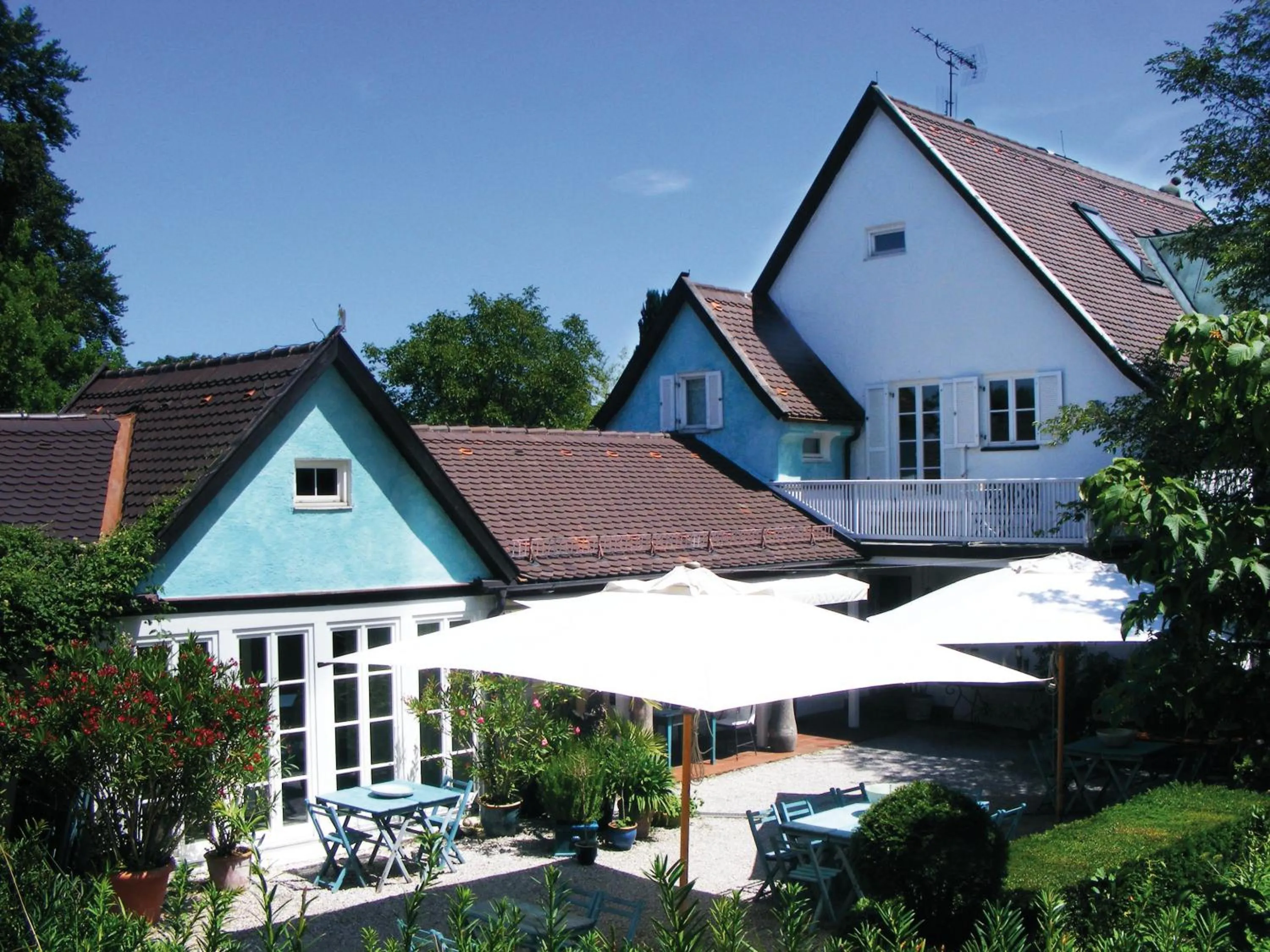 Property building in Am Eichholz Galerie & Art-Hotel