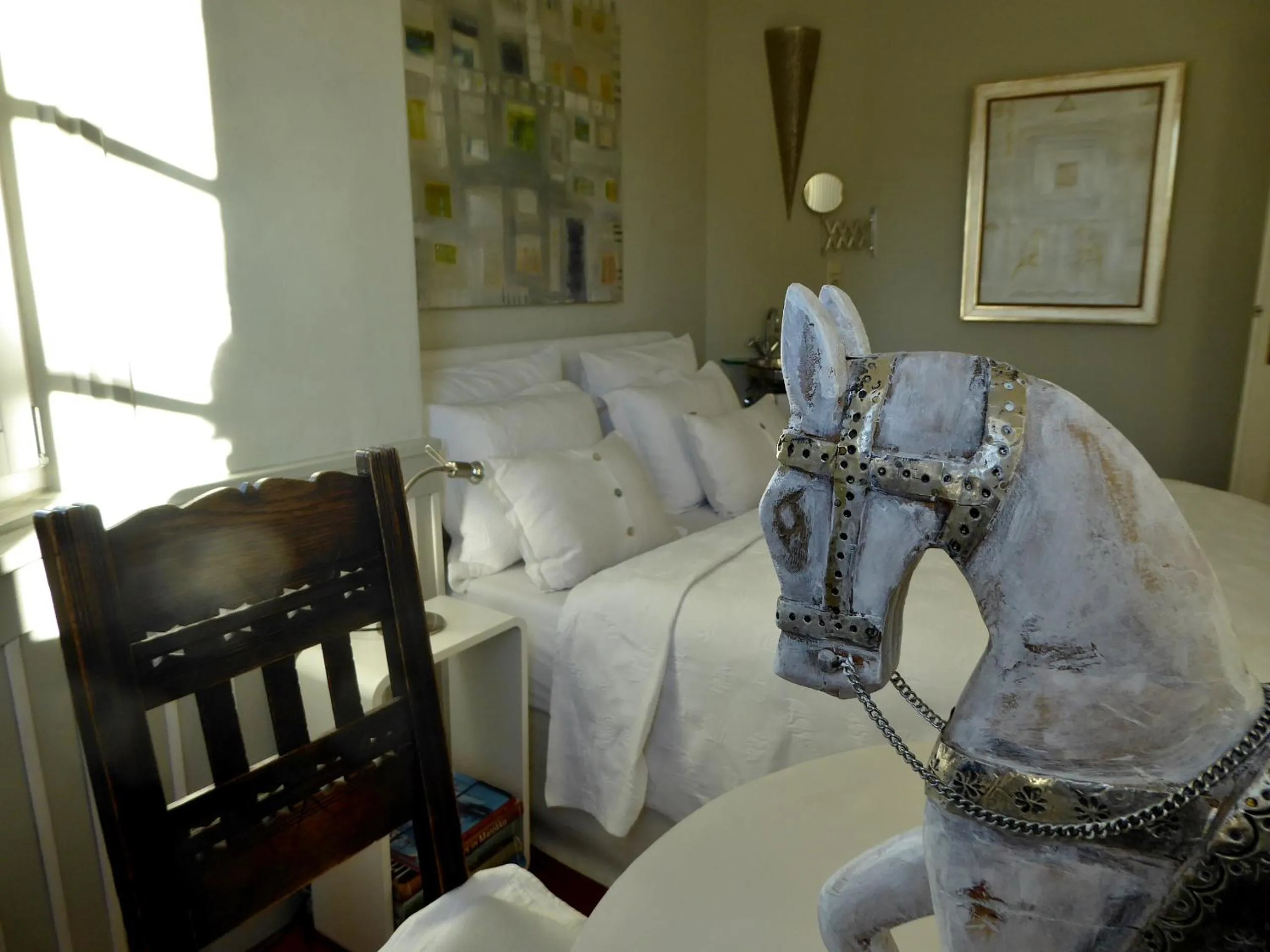 Photo of the whole room, Bed in Am Eichholz Galerie & Art-Hotel