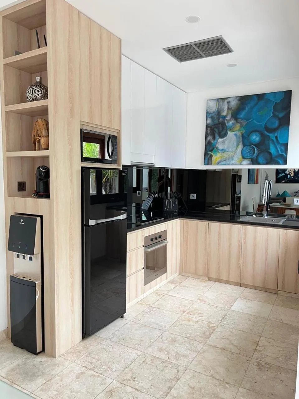 Kitchen or kitchenette in Kamil Villas