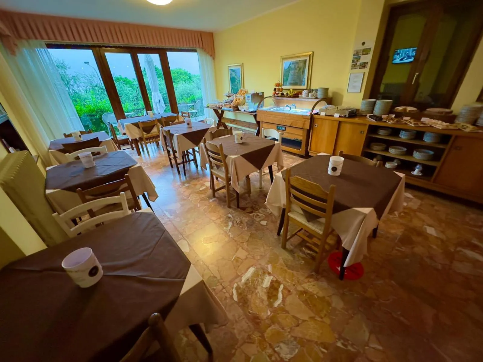 Breakfast in Hotel Silvana Garnì