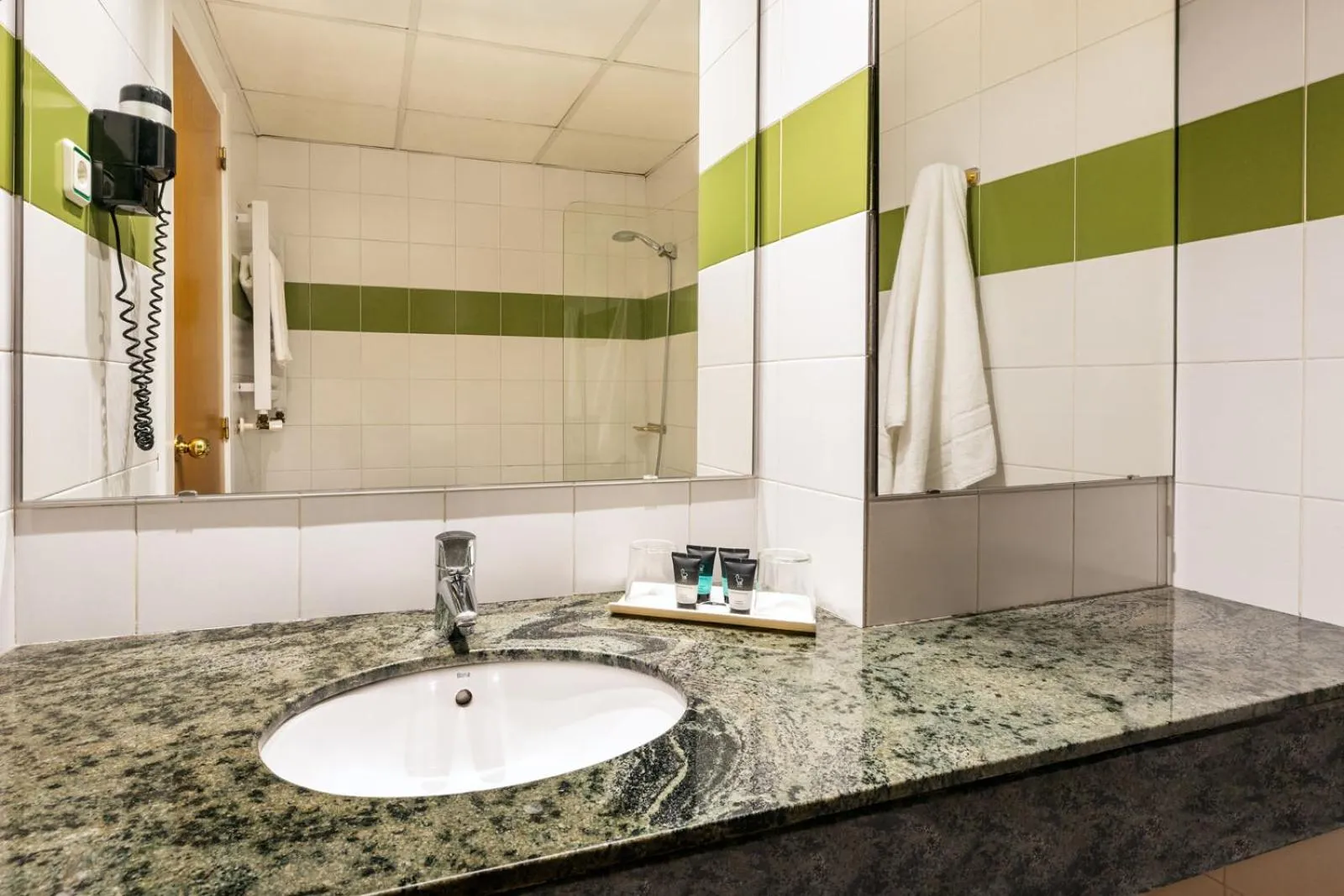 Bathroom in Hotel de l'Isard