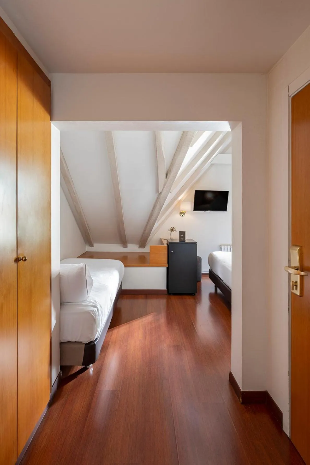 Bird's eye view, Bed in Hotel de l'Isard