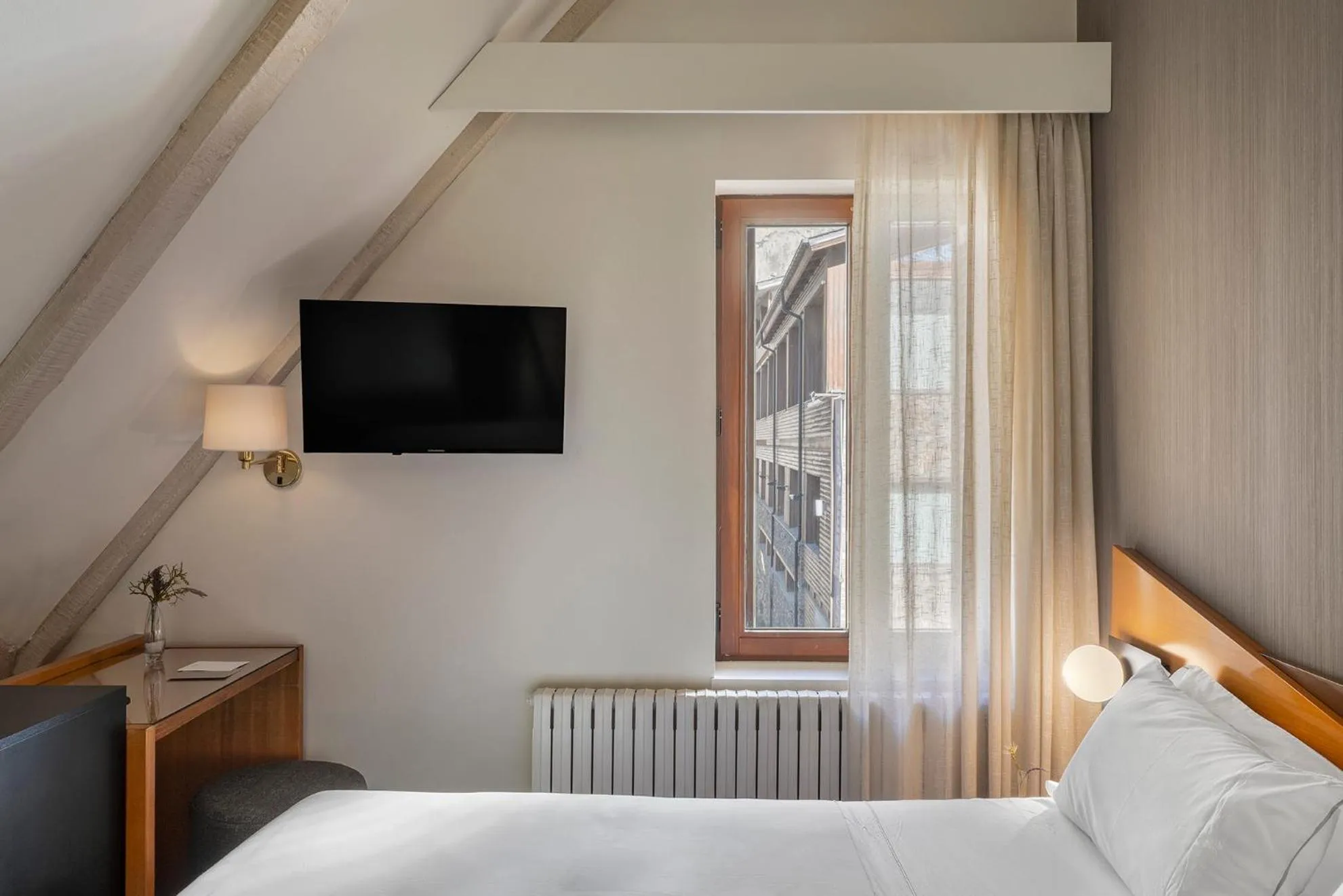 Photo of the whole room, Bed in Hotel de l'Isard