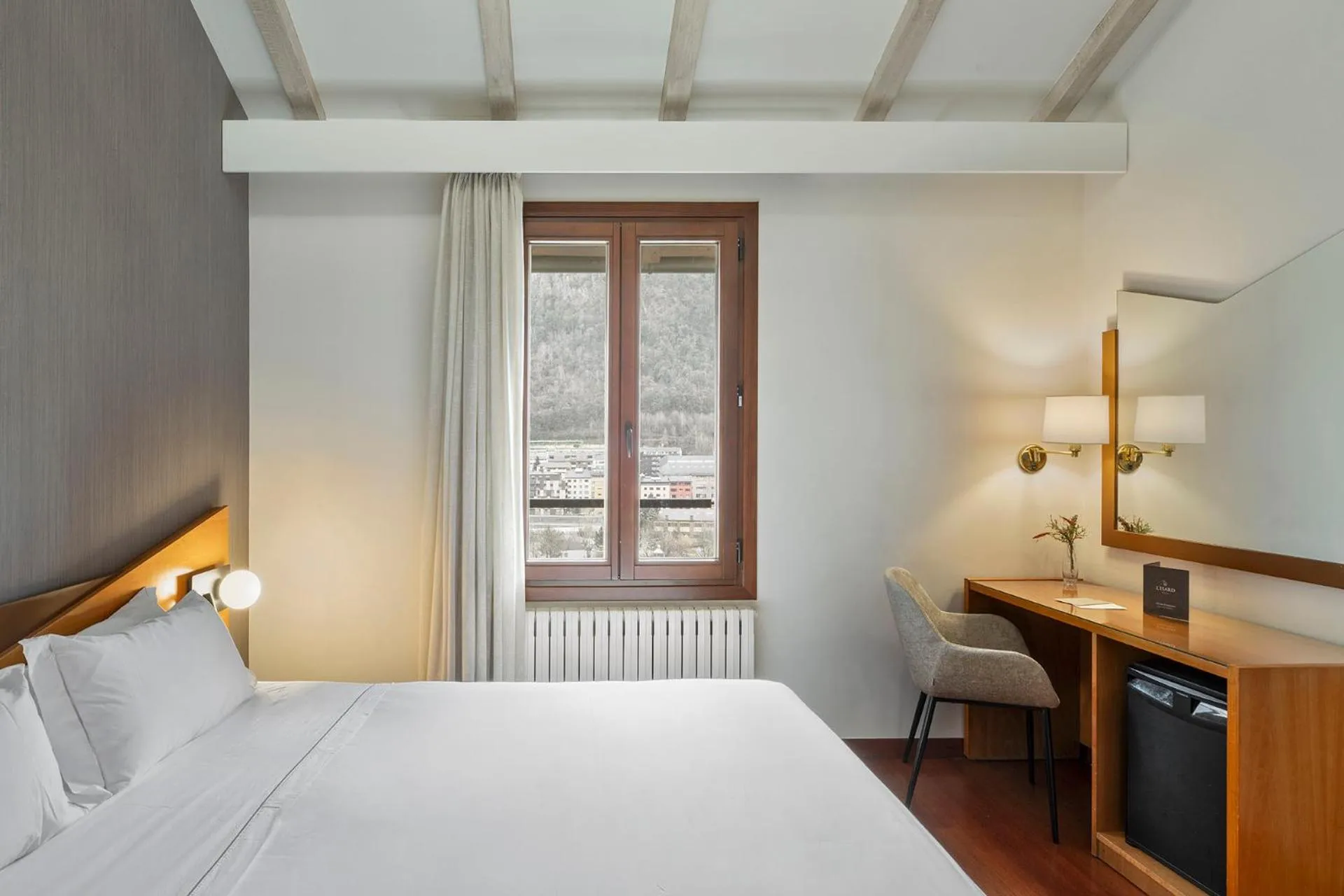 Photo of the whole room, Bed in Hotel de l'Isard