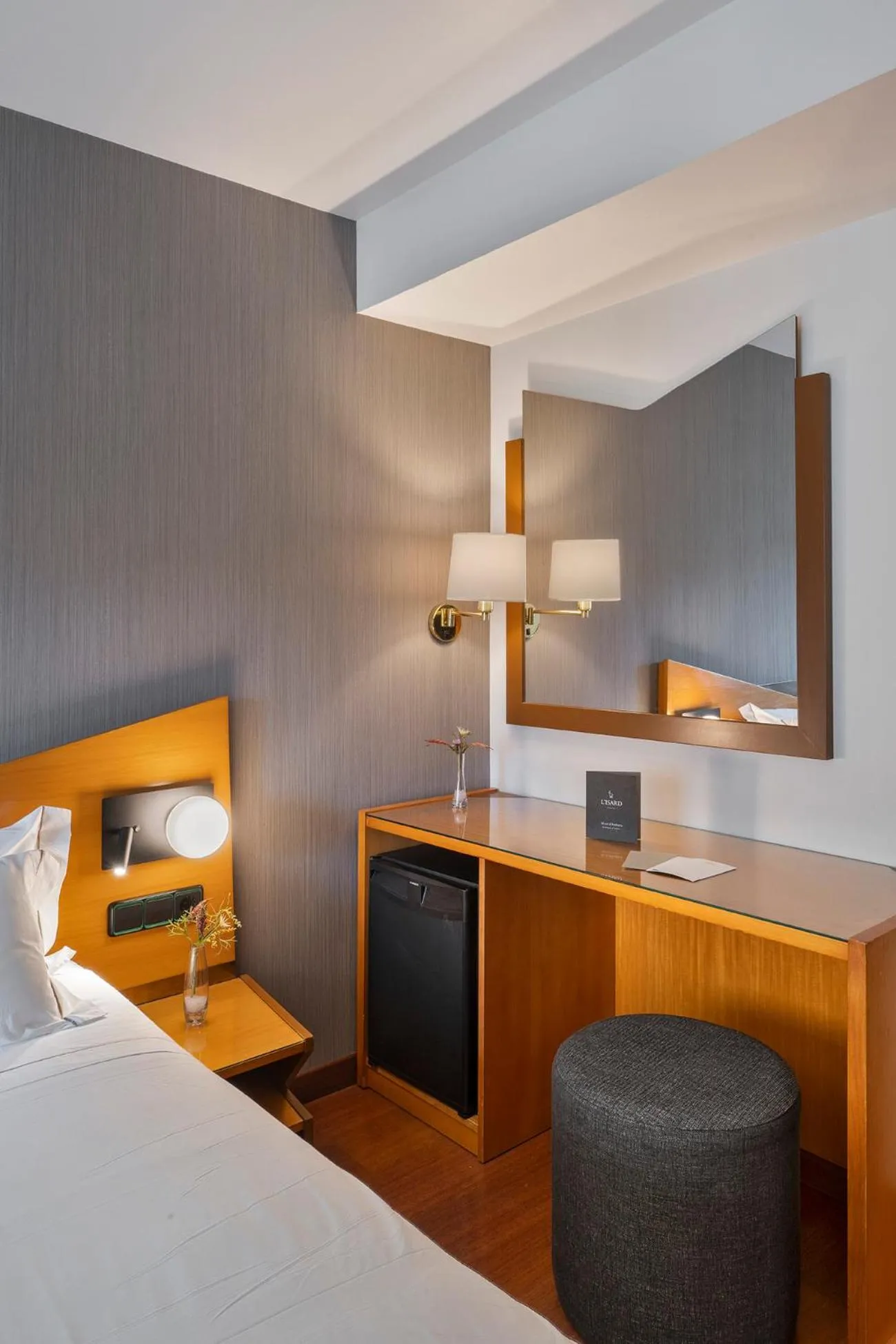 Photo of the whole room, Bed in Hotel de l'Isard