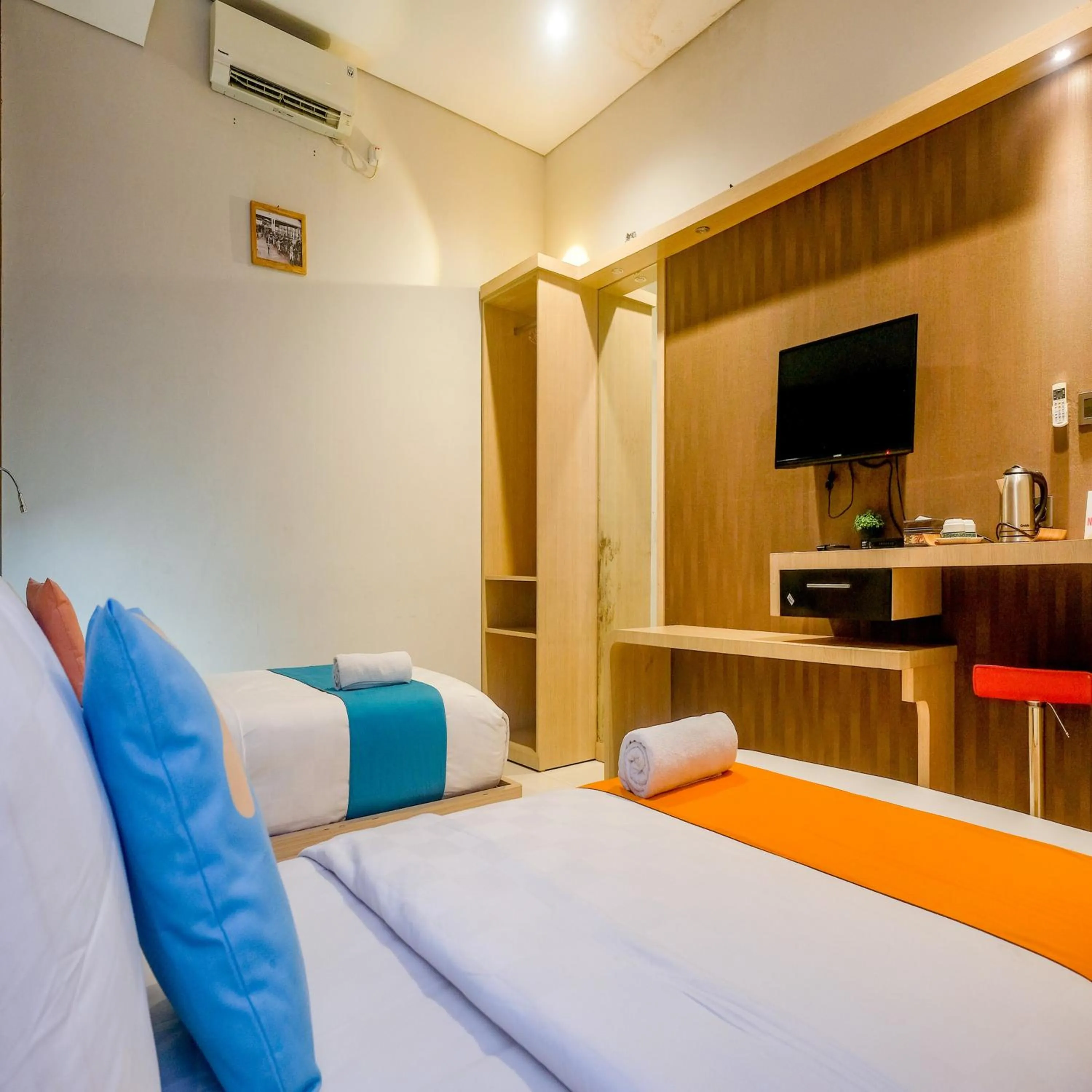 Bedroom, Bed in Sans Vibes Hotel Grand Omah Sastro Gejayan