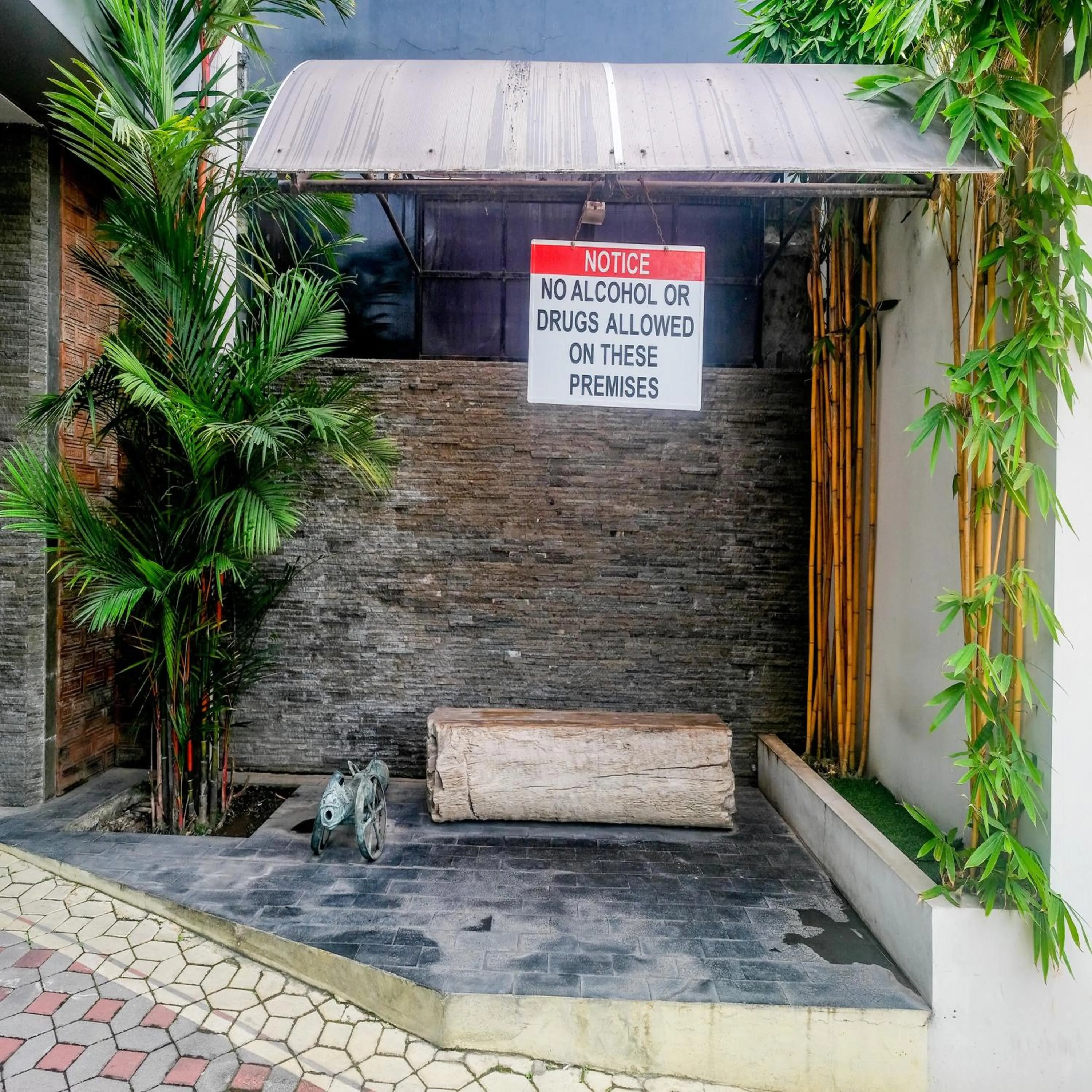 Property building in Sans Vibes Hotel Grand Omah Sastro Gejayan