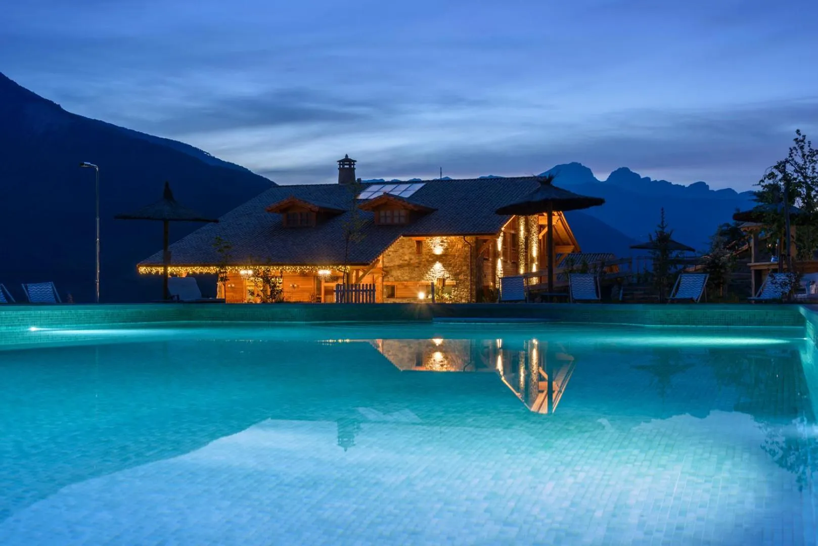 Swimming pool in Hotel Viñas de Lárrede