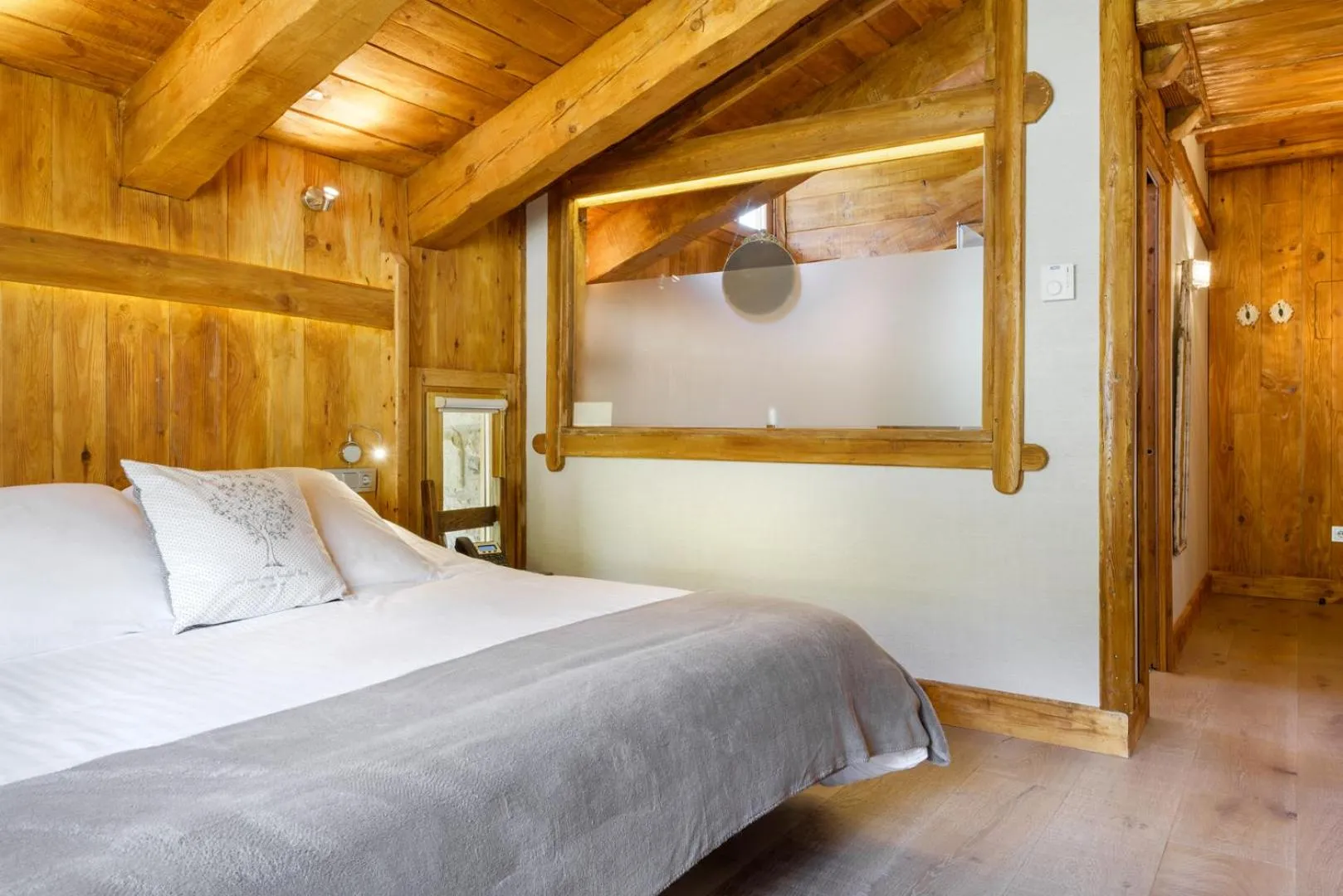 Photo of the whole room, Bed in Hotel Viñas de Lárrede