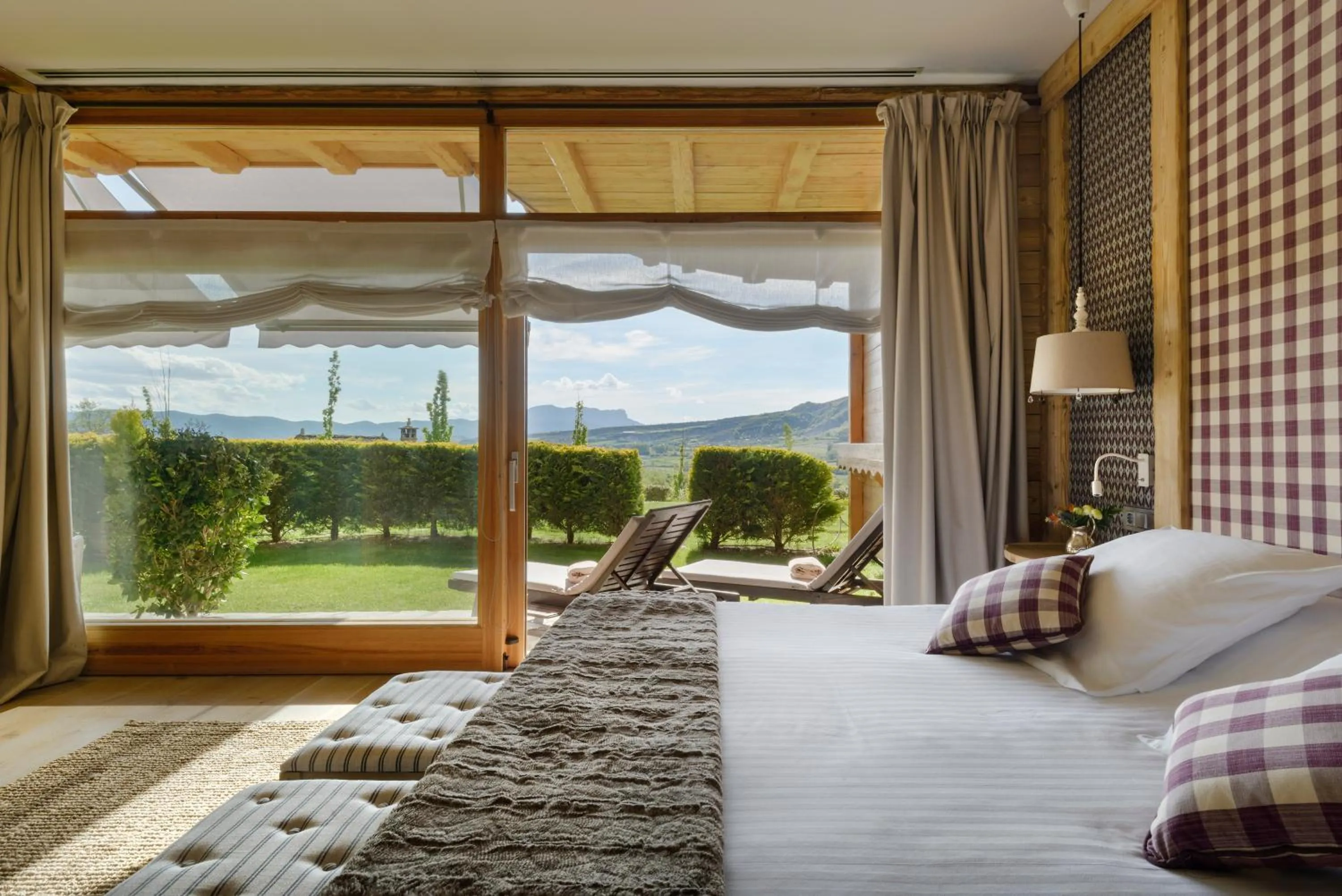 Bed in Hotel Viñas de Lárrede