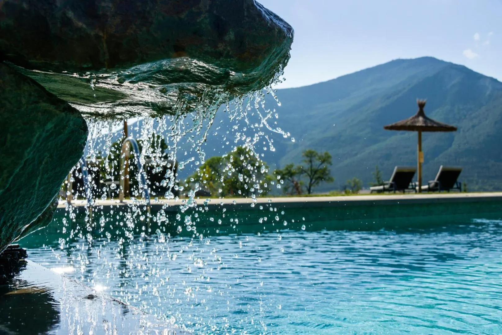 Swimming pool in Hotel Viñas de Lárrede