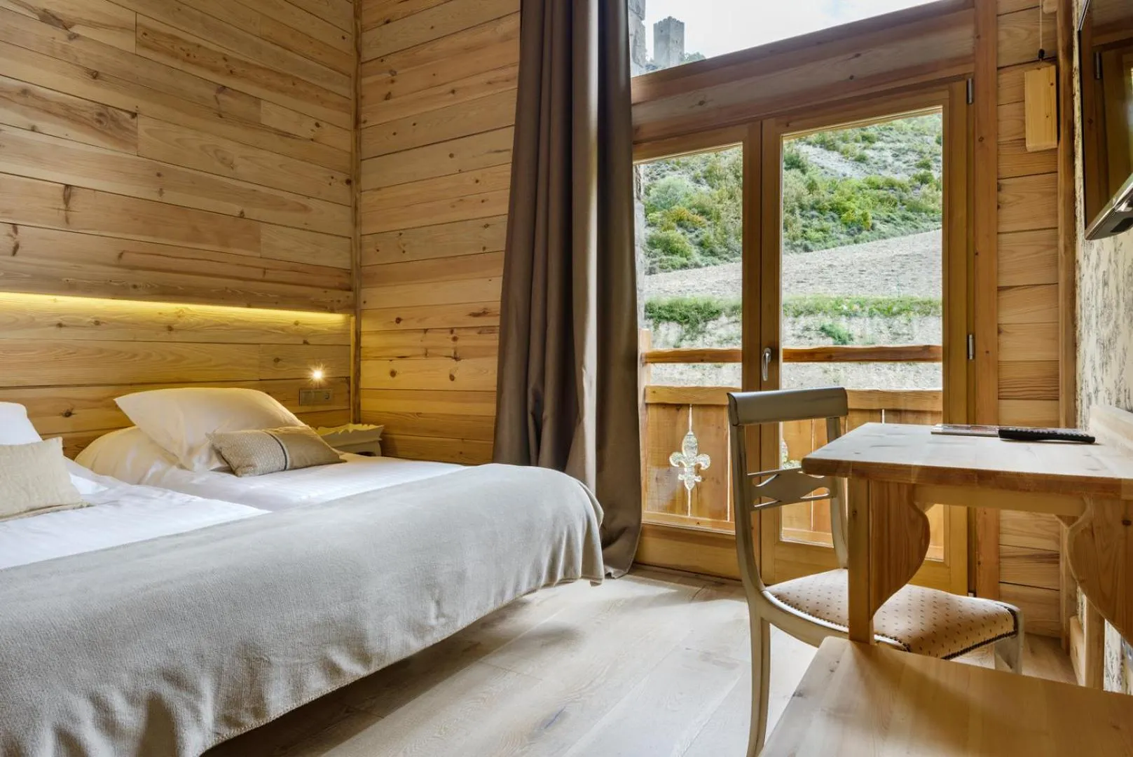 Photo of the whole room, Bed in Hotel Viñas de Lárrede