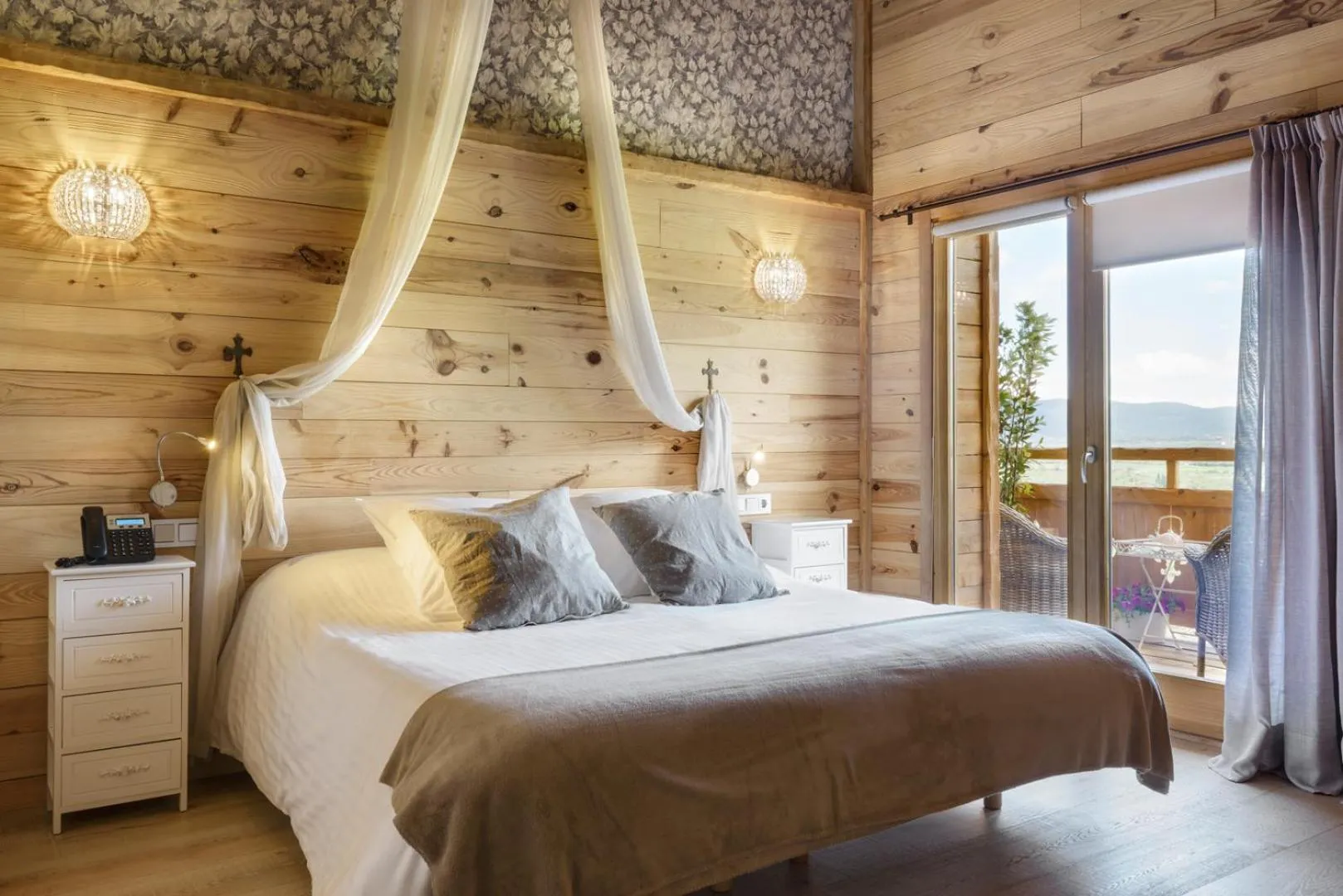 Photo of the whole room, Bed in Hotel Viñas de Lárrede