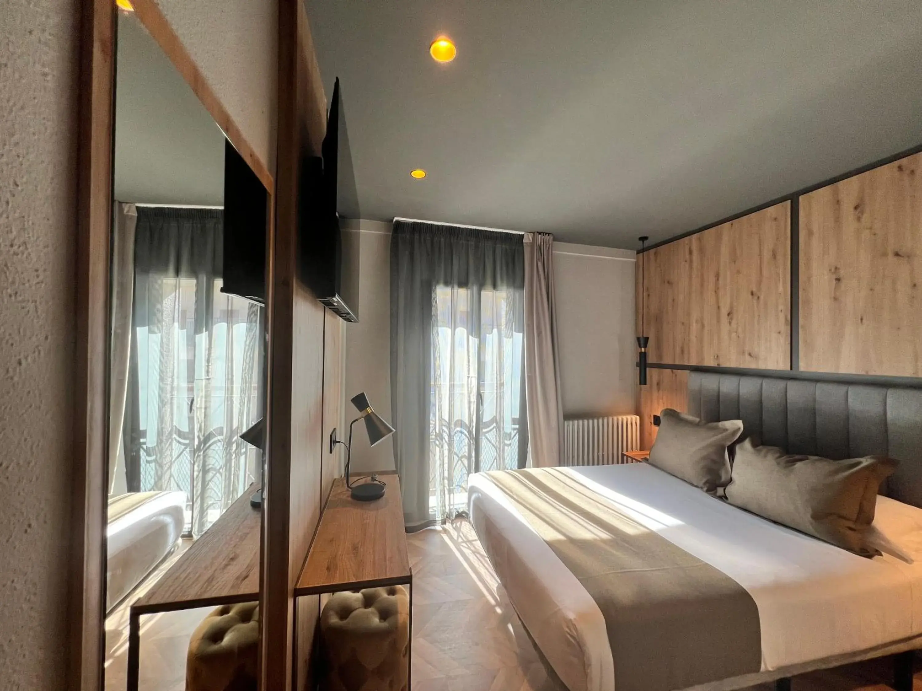 Double Room - single occupancy in Yomo Petit Paris Double Room - single occupancy in Yomo Petit Paris