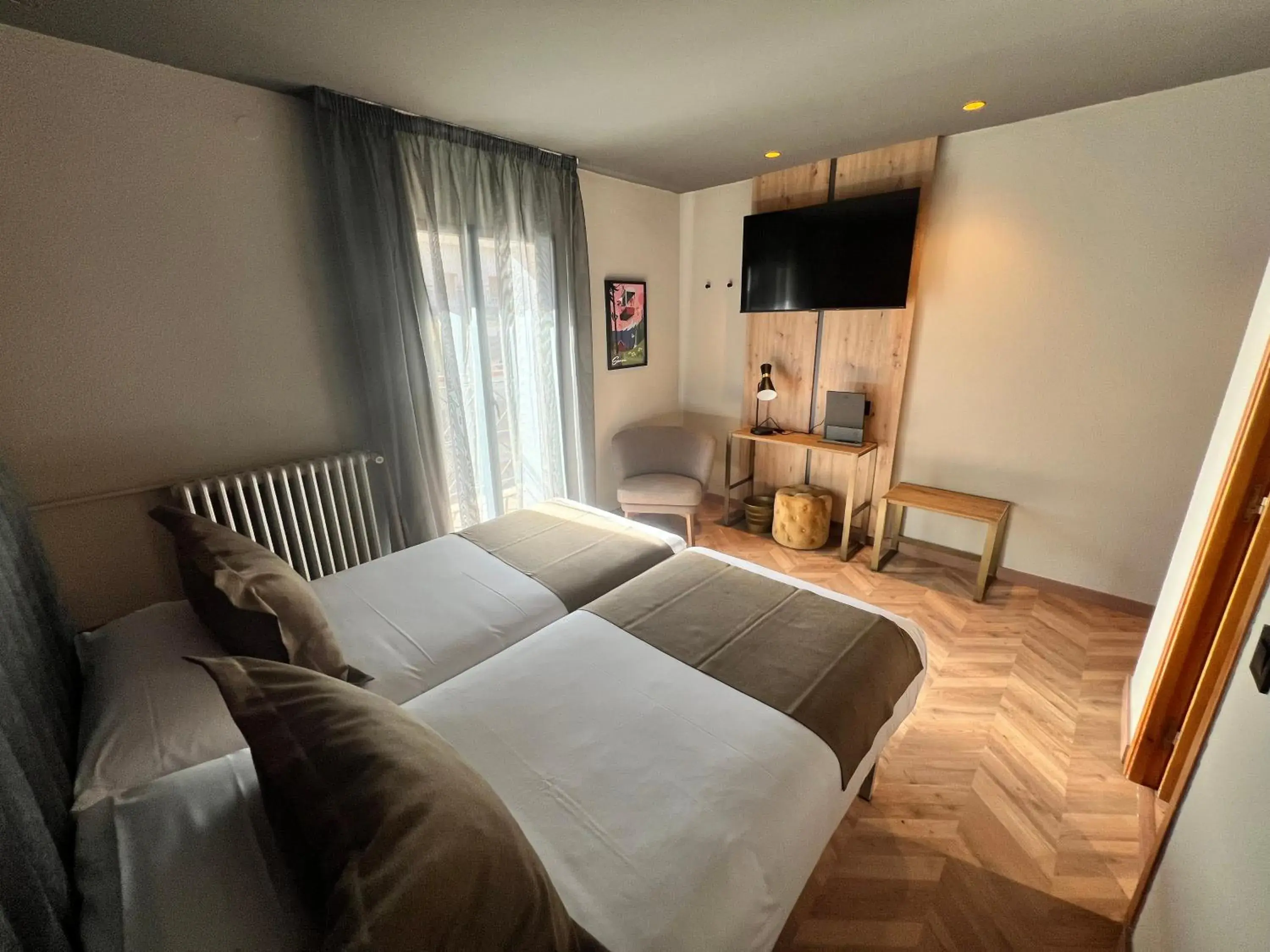 Twin Room - single occupancy in Yomo Petit Paris Twin Room - single occupancy in Yomo Petit Paris