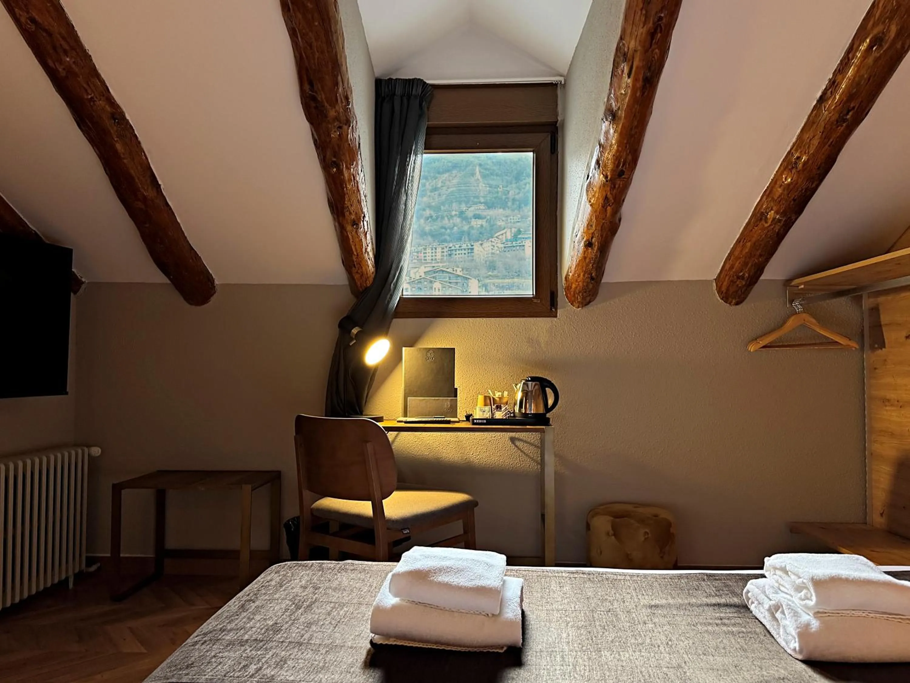 Photo of the whole room, Bed in Yomo Petit Paris