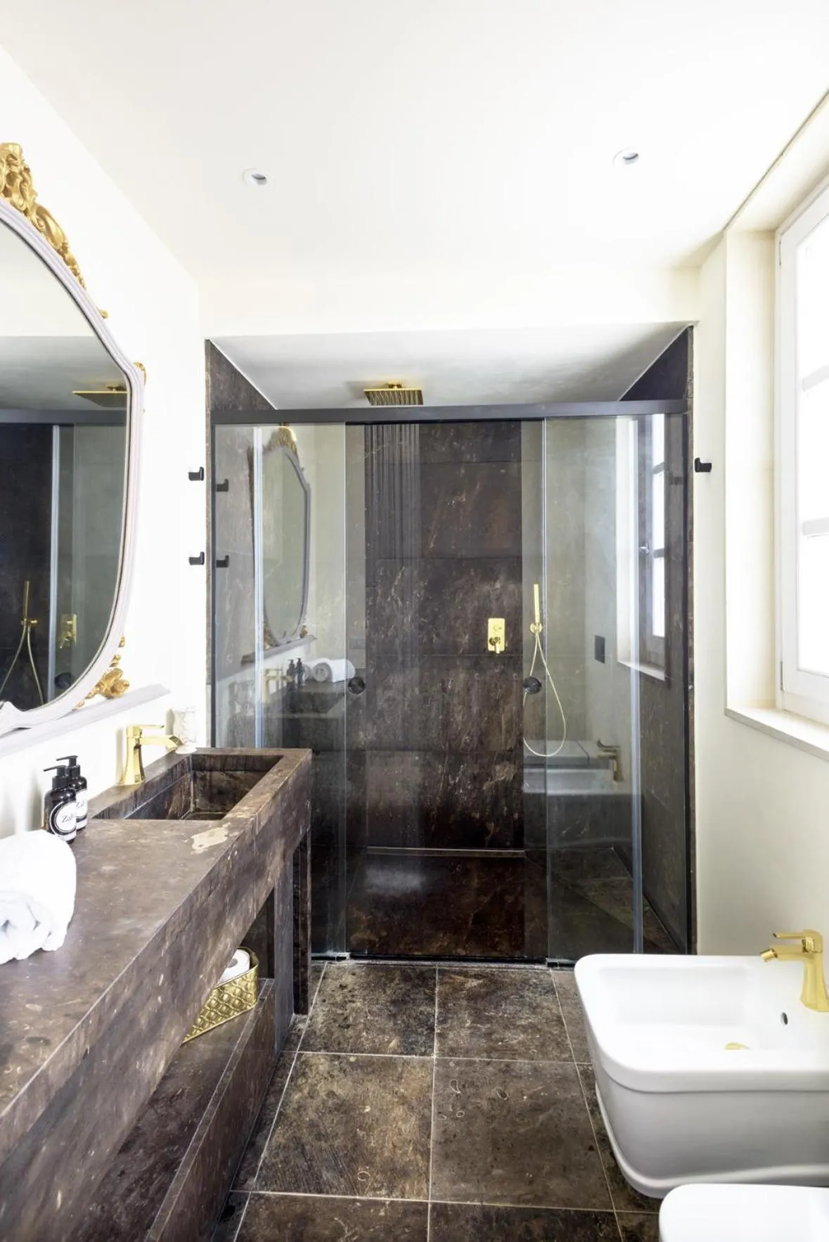 Shower in Zahir Country House Boutique Hotel Noto