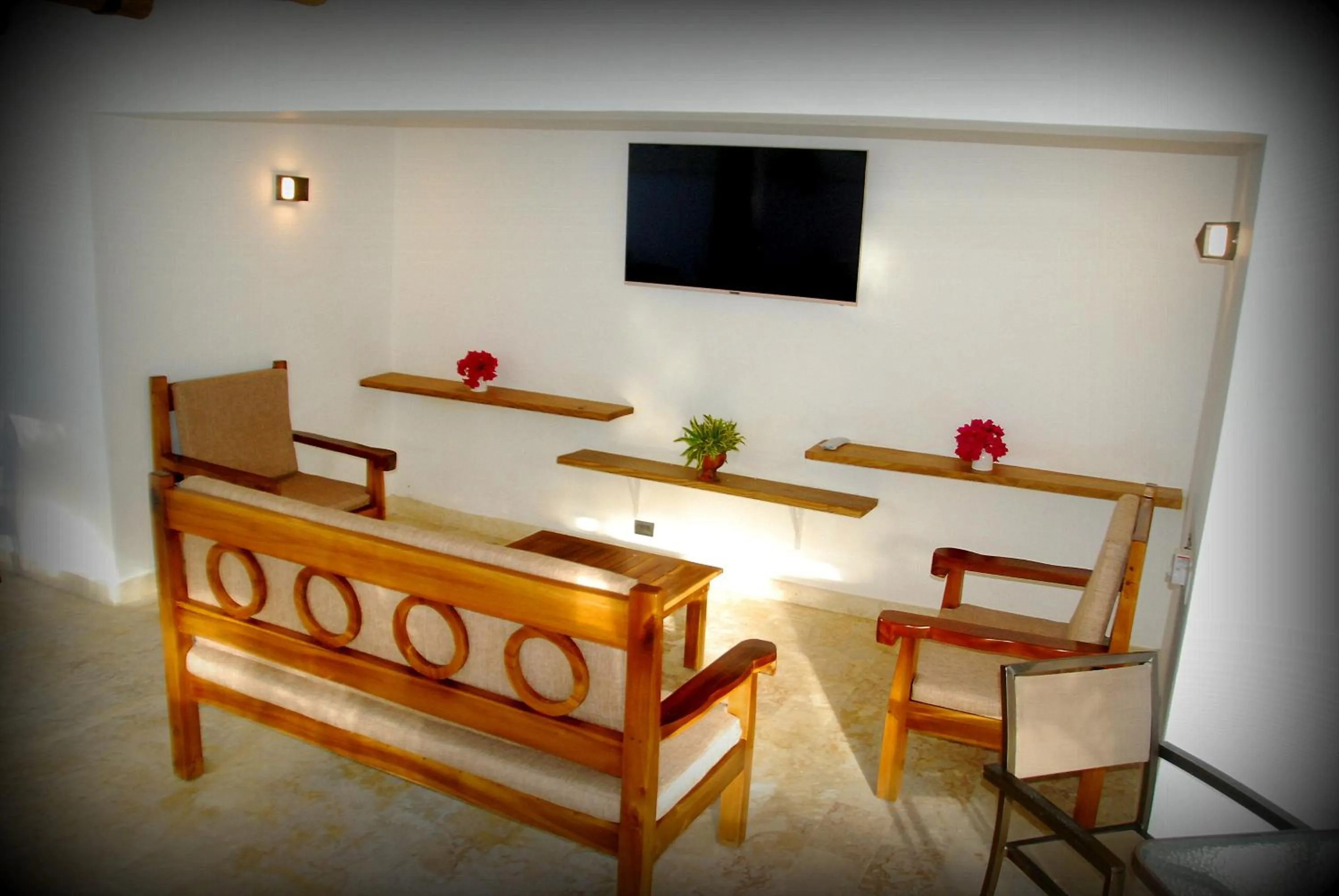 Communal lounge/ TV room in Nuovo Hotel Playa Catalina