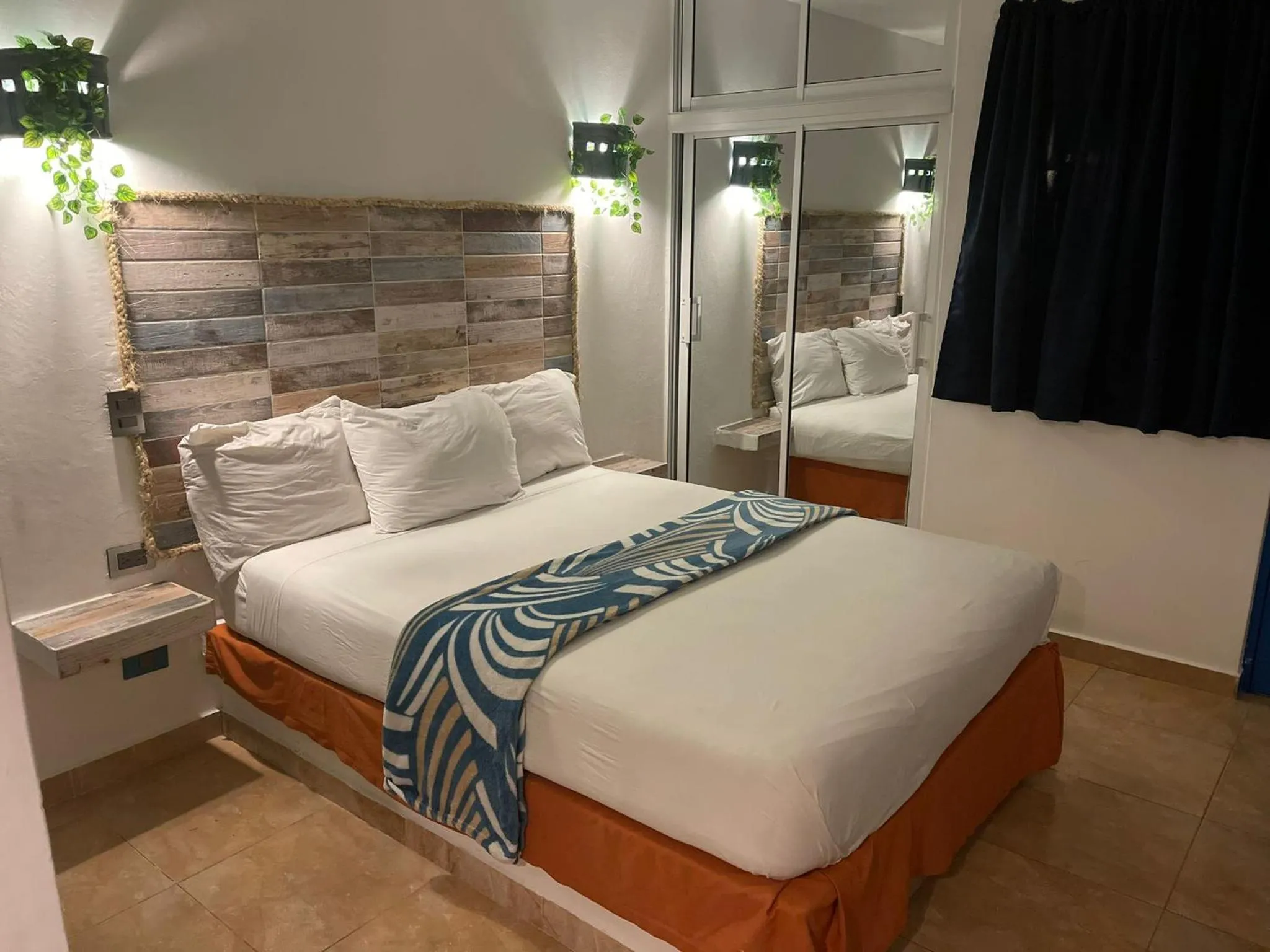 Property building, Bed in Nuovo Hotel Playa Catalina