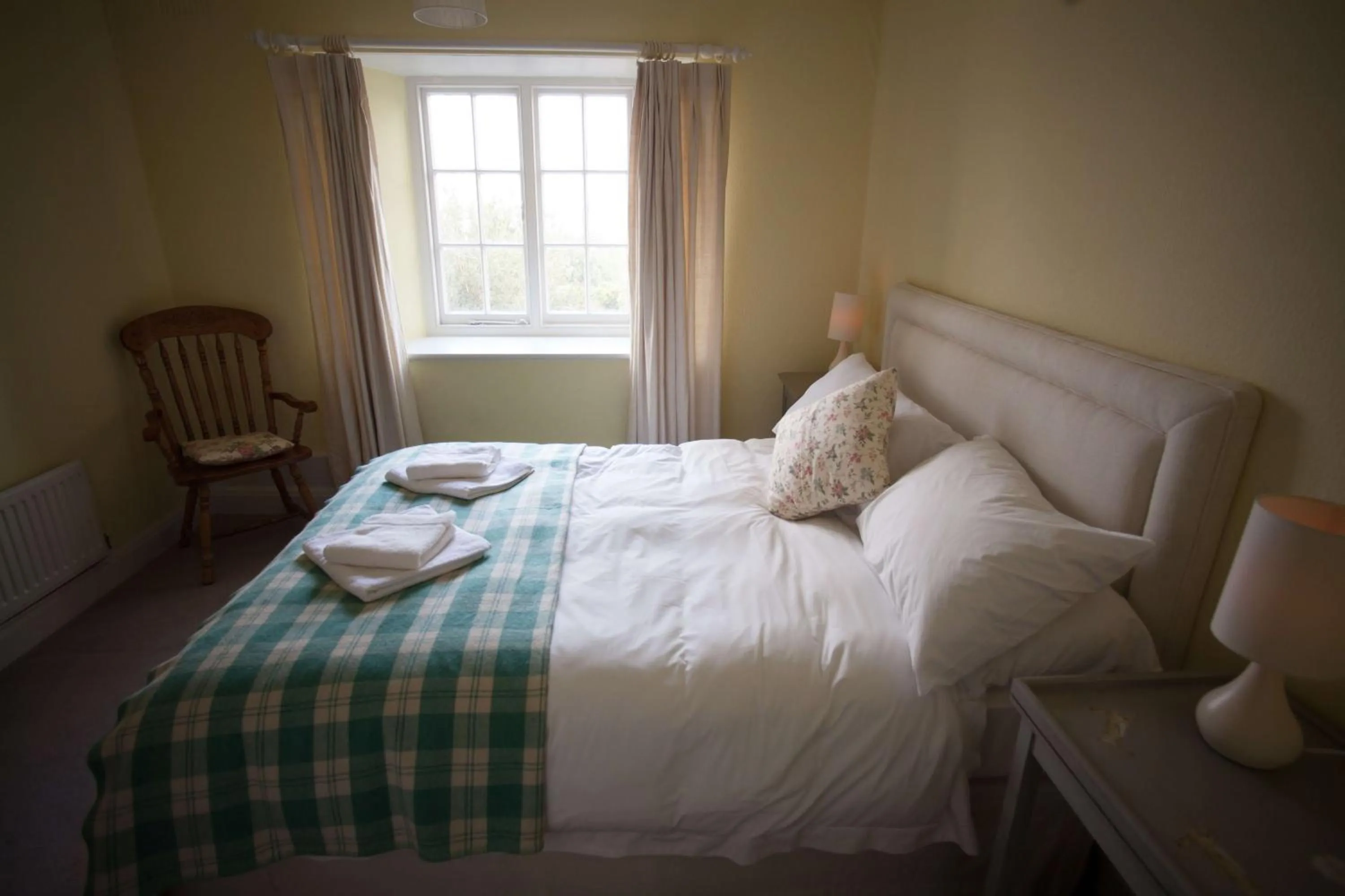 Bedroom, Bed in The Scott Arms