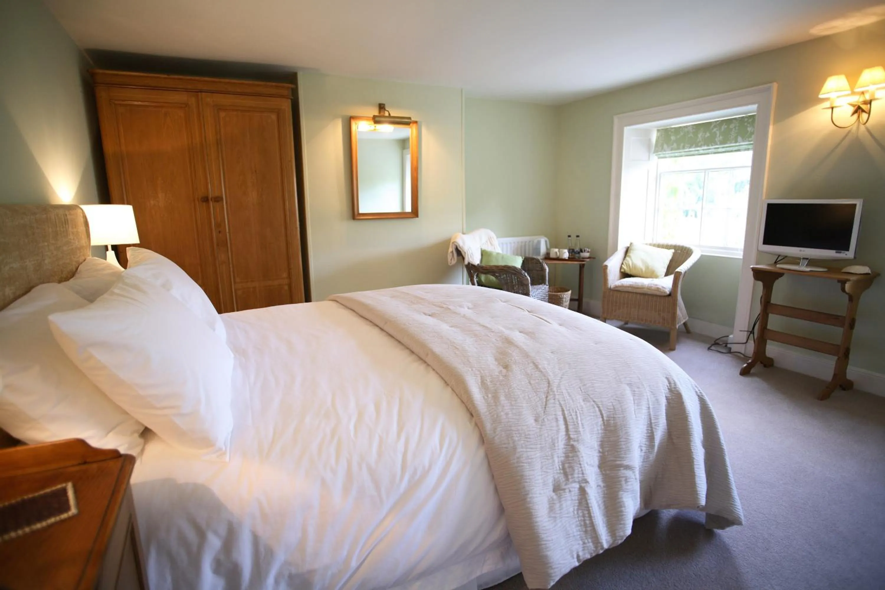 Photo of the whole room, Bed in The Scott Arms