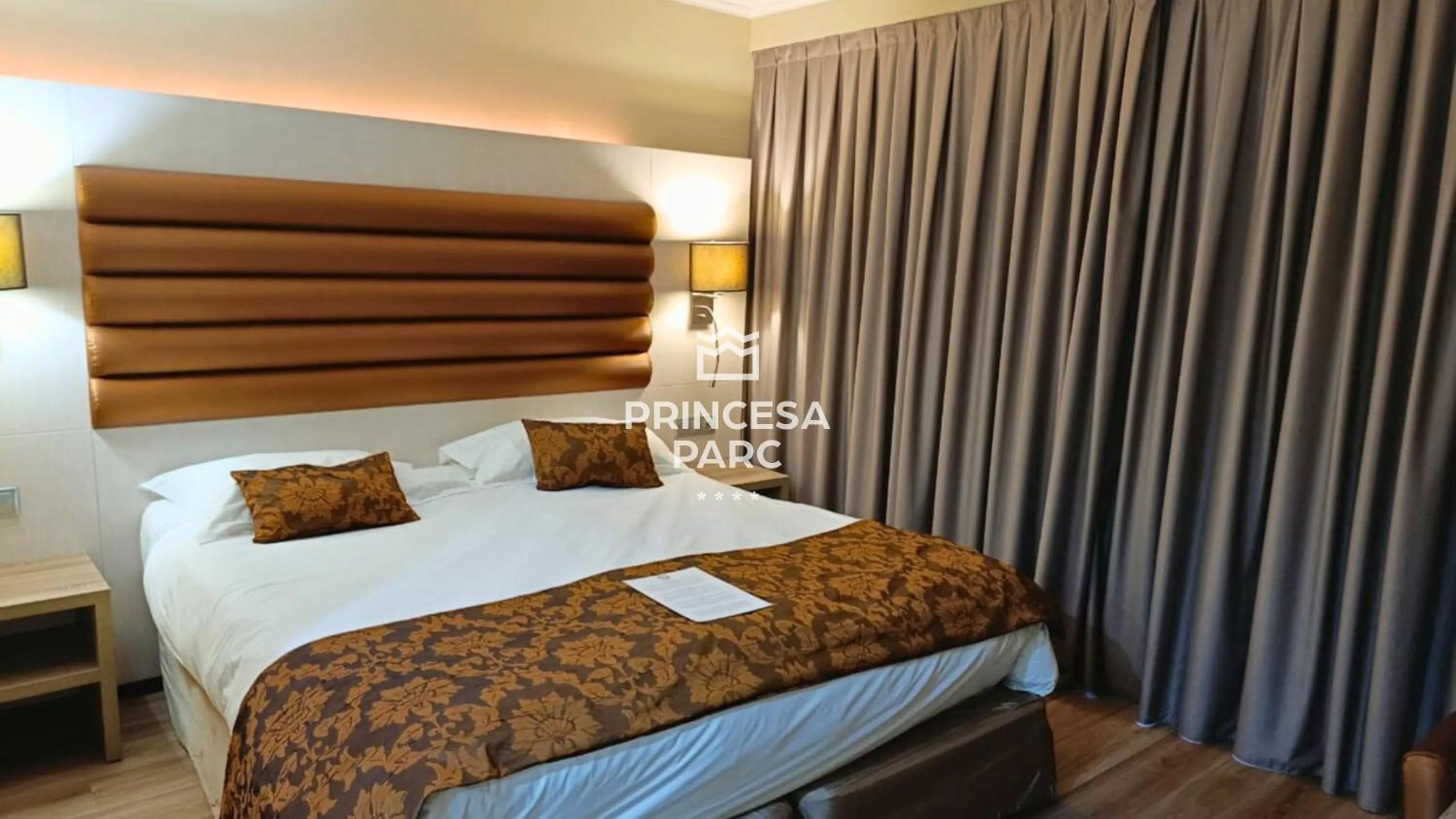 Bed in Hotel Princesa Parc