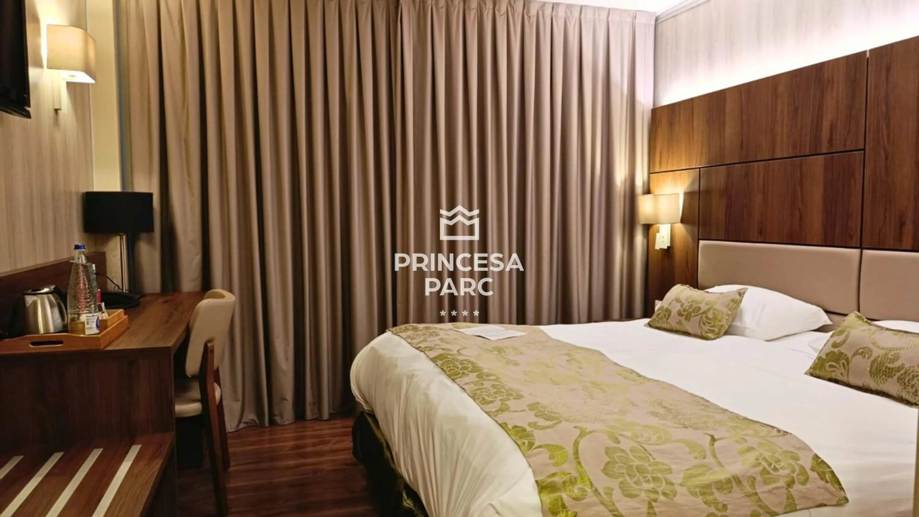 Bed in Hotel Princesa Parc