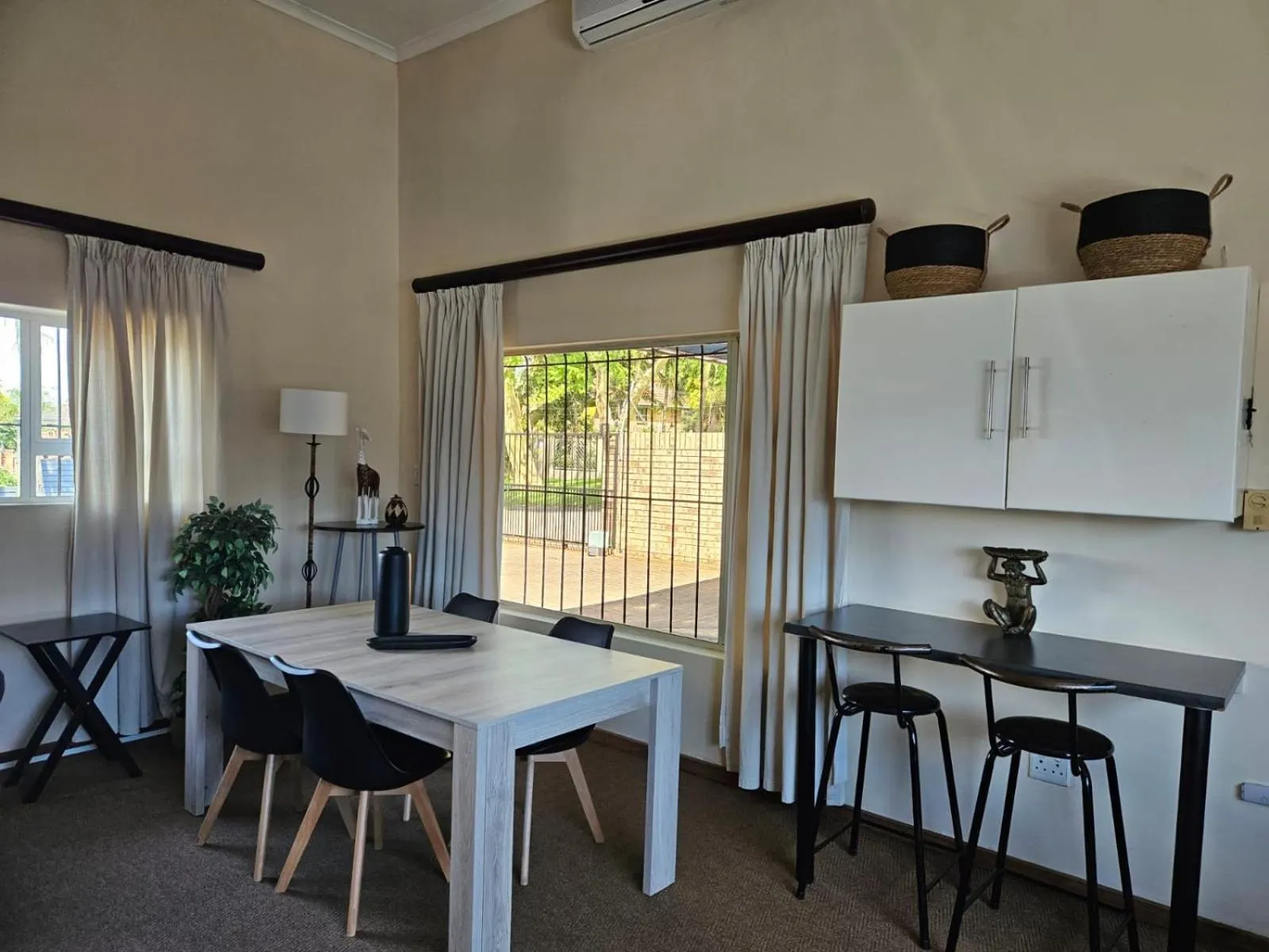 Dining area in Hillton Manor Guest House