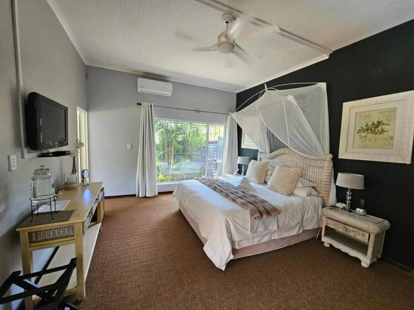 View (from property/room), Bed in Hillton Manor Guest House