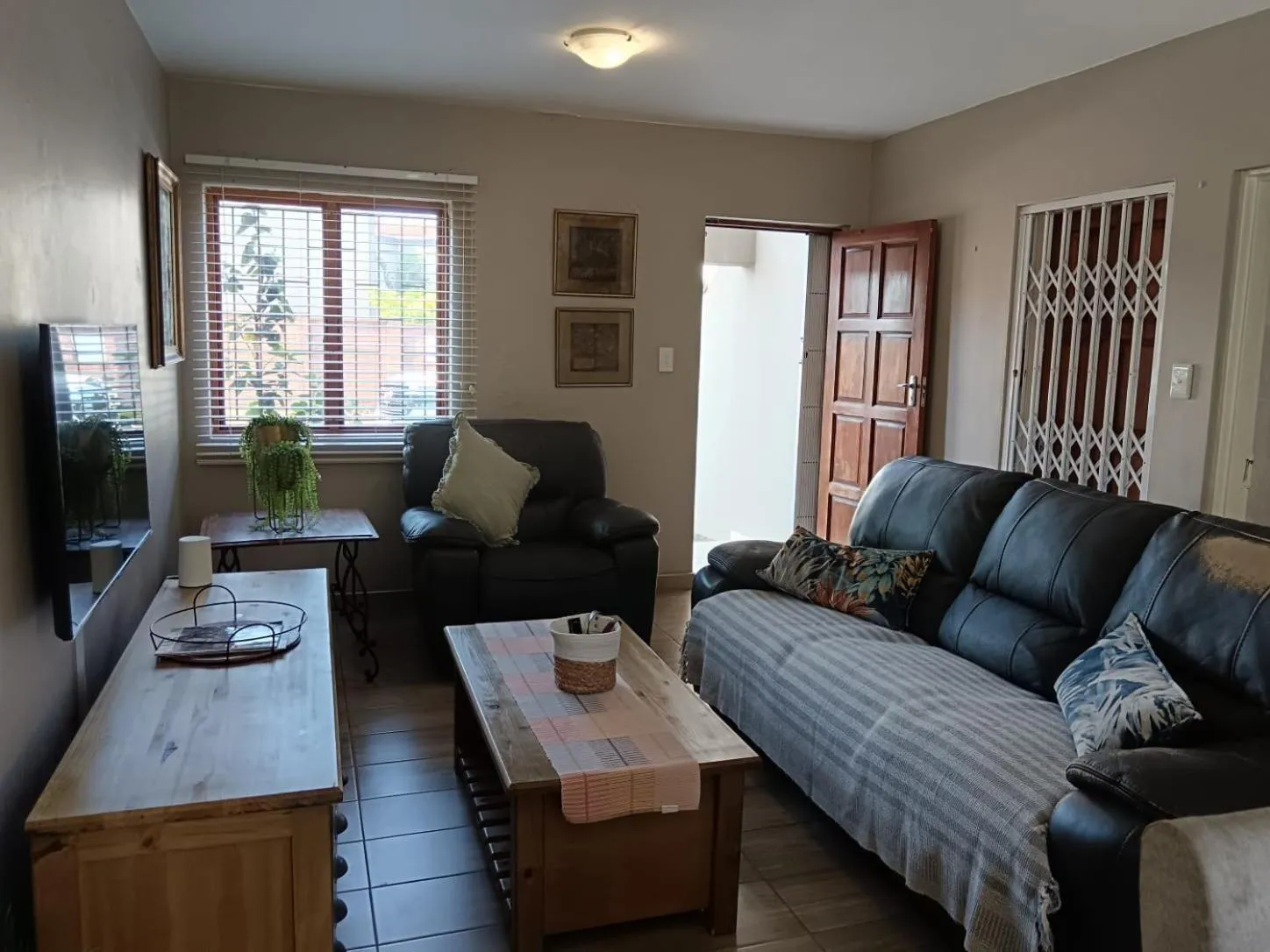 Lounge or bar in Hillton Manor Guest House