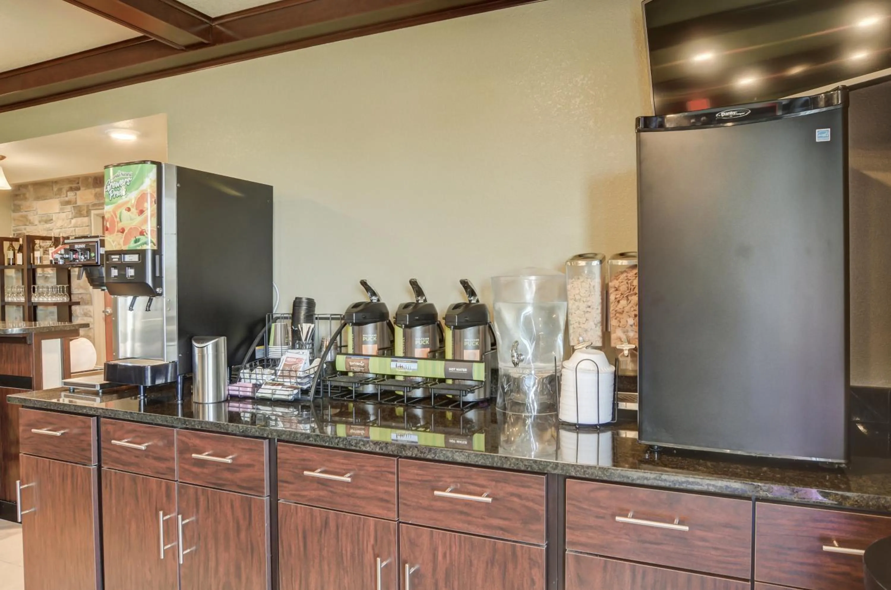Coffee/tea facilities in Cobblestone Inn & Suites - Ord
