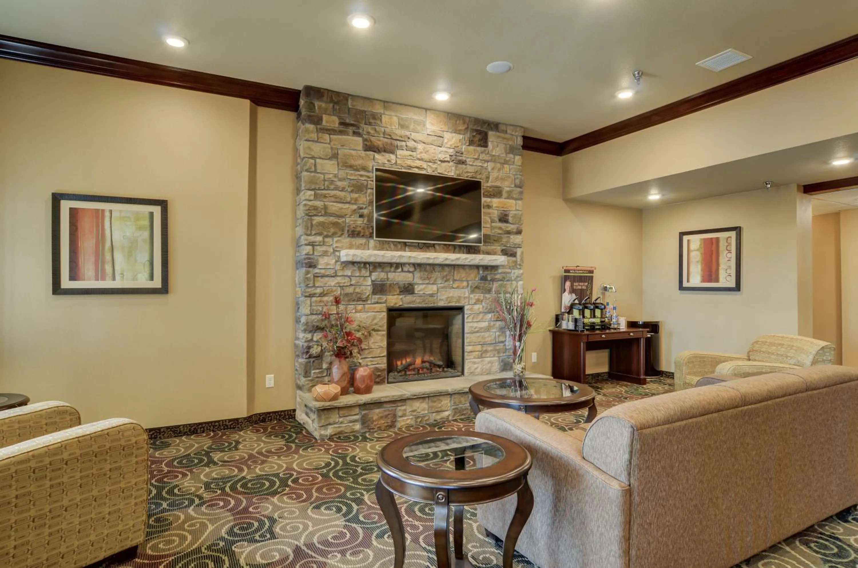TV and multimedia in Cobblestone Inn & Suites - Ord