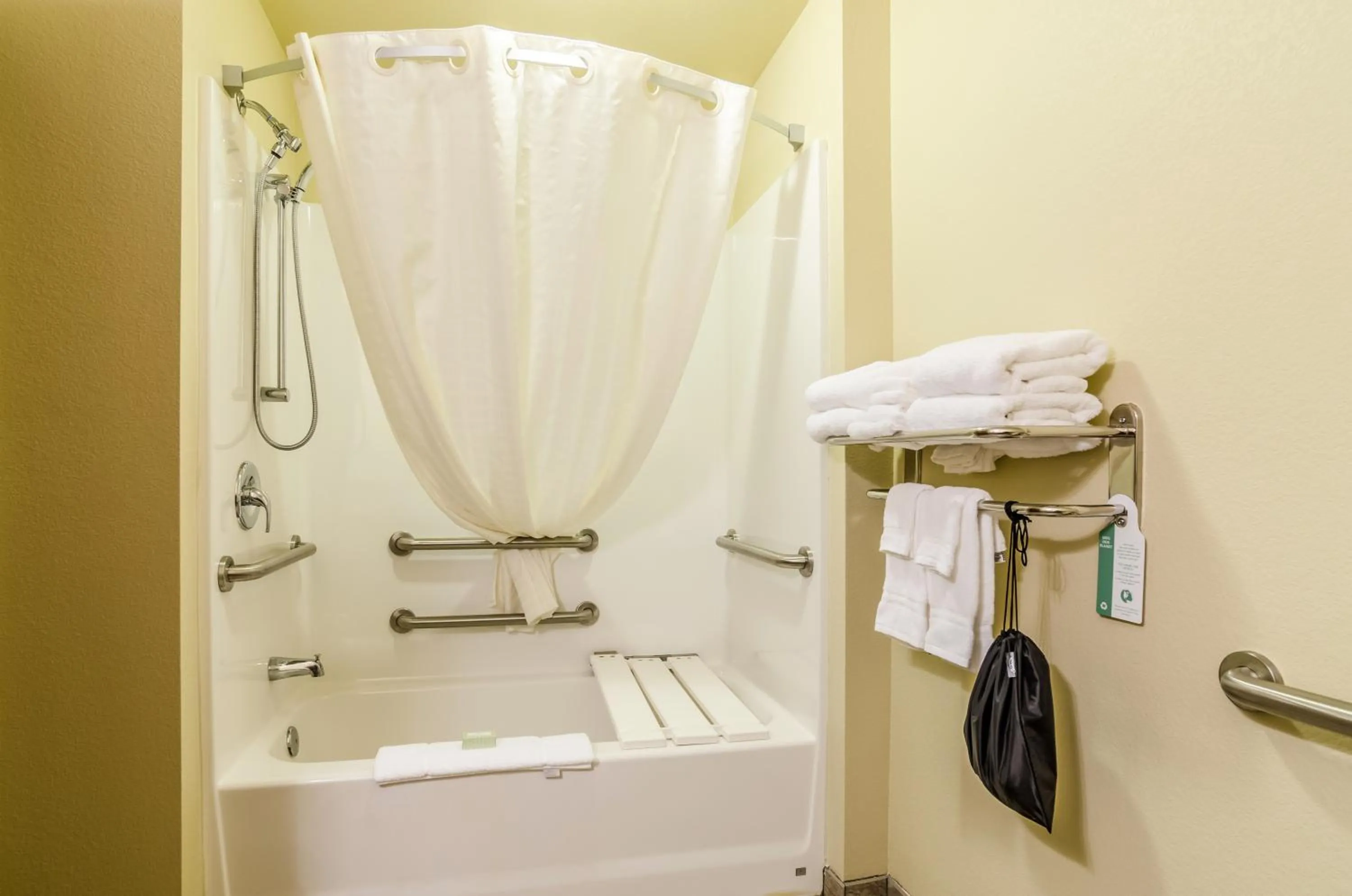 Shower in Cobblestone Inn & Suites - Ord