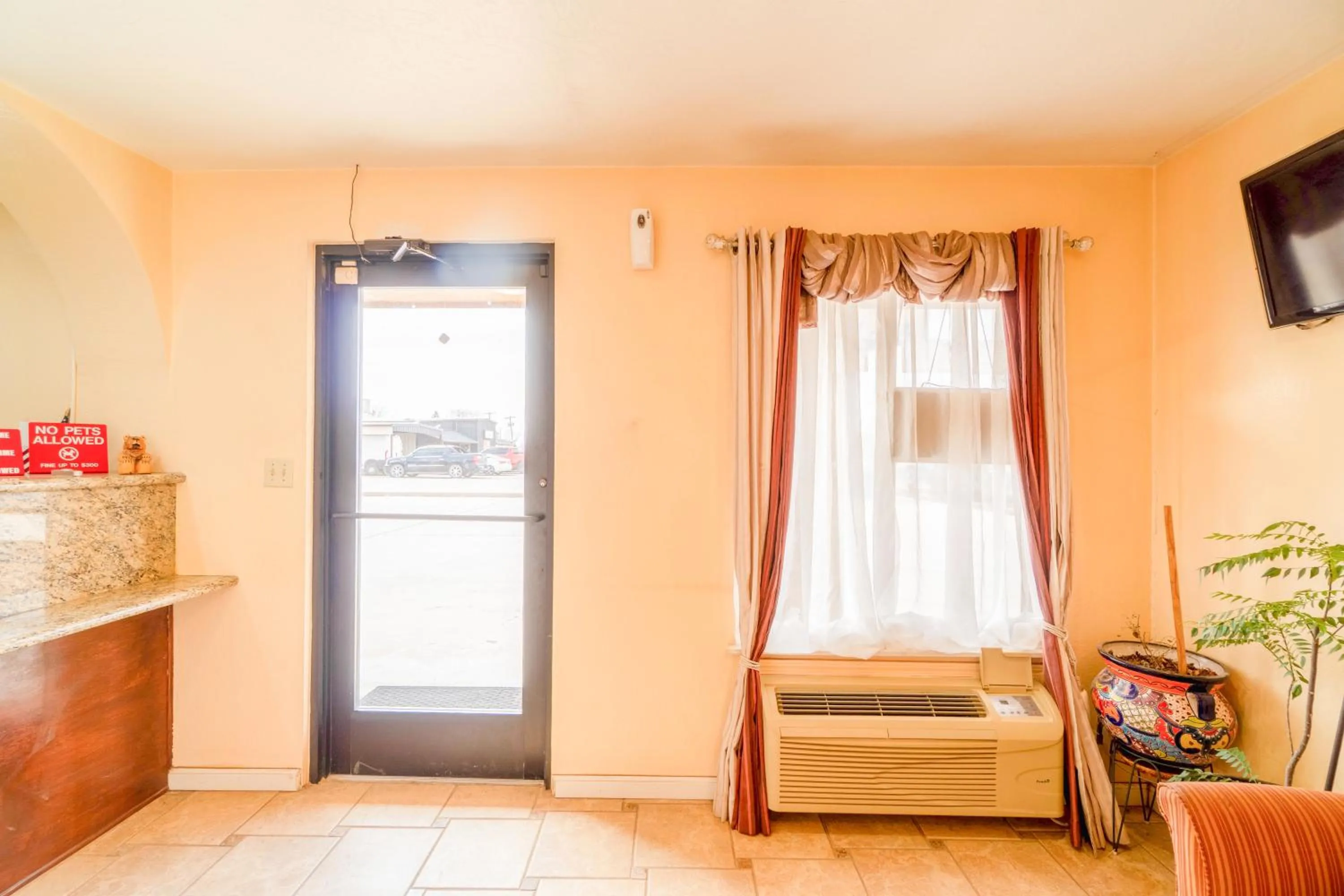 Lobby or reception in Crown Inn By OYO Denver Tx