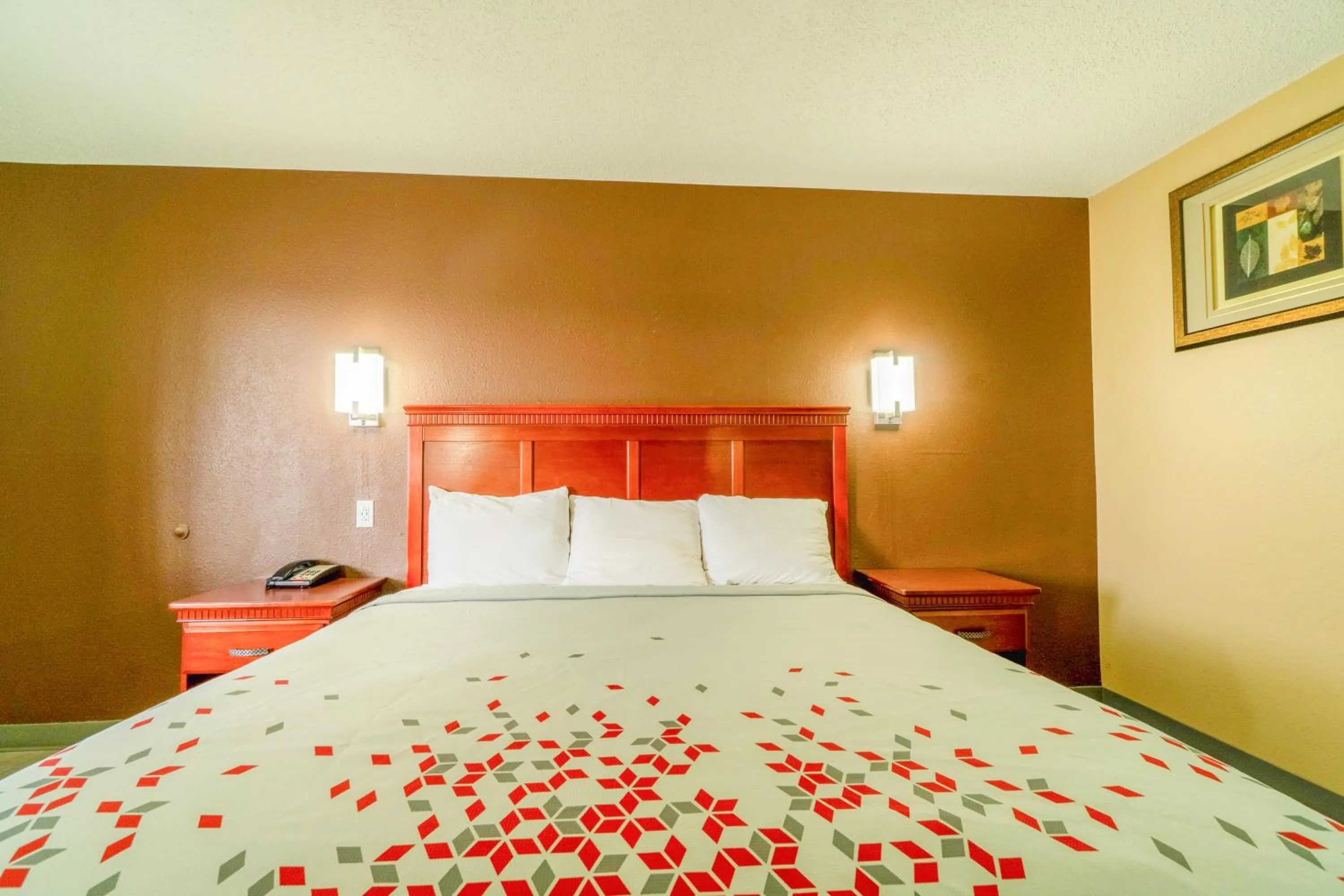 Bedroom, Bed in Crown Inn By OYO Denver Tx