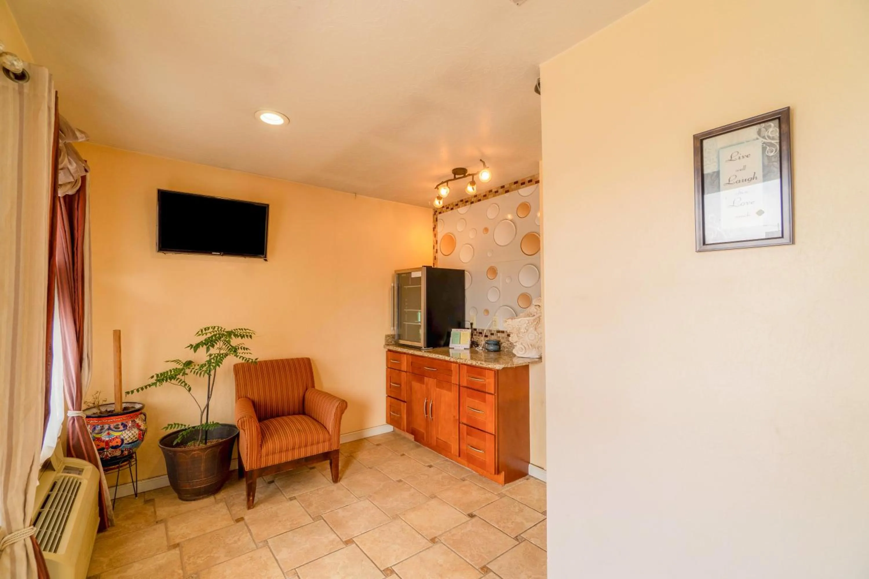 Lobby or reception in Crown Inn By OYO Denver Tx