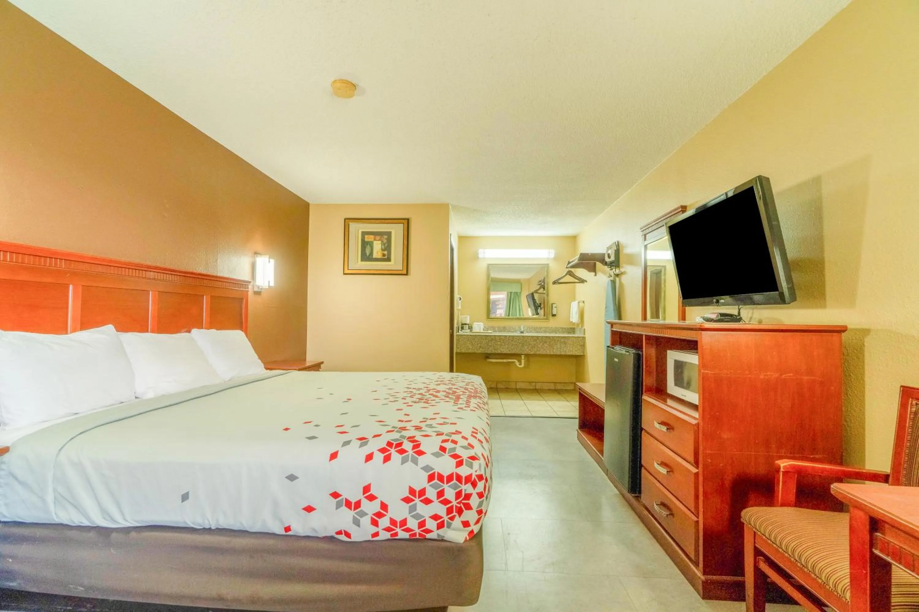 Bedroom, Bed in Crown Inn By OYO Denver Tx