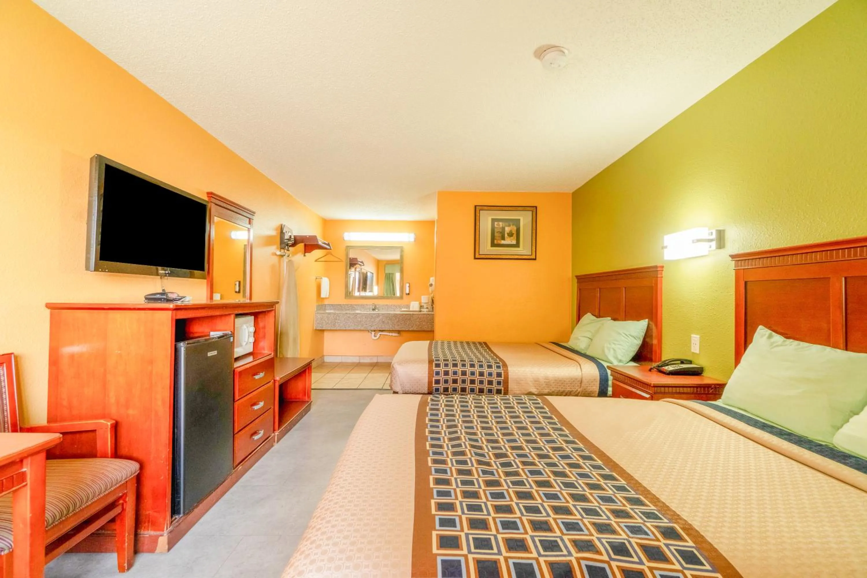 Bedroom, Bed in Crown Inn By OYO Denver Tx