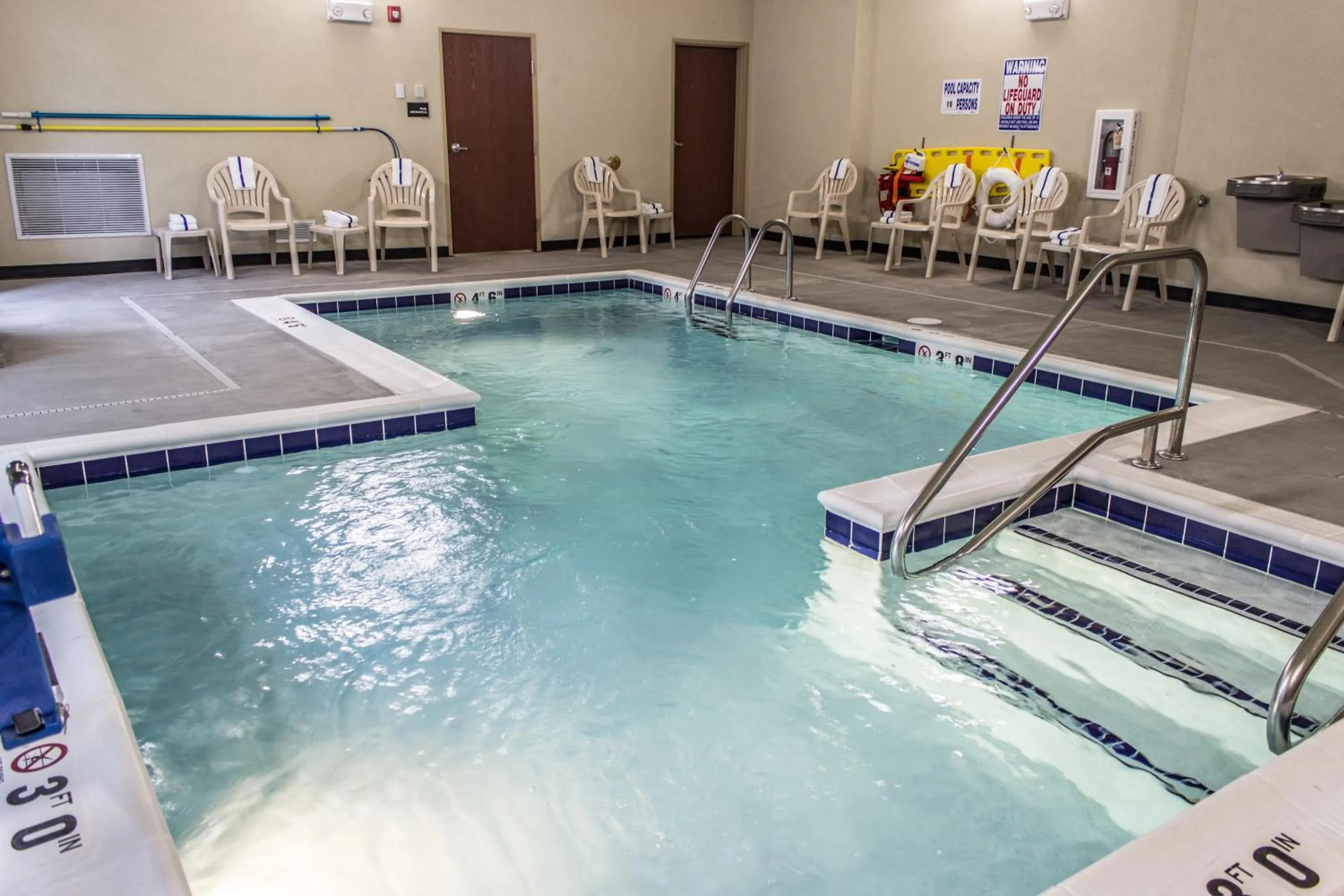 Swimming pool in Cobblestone Hotel & Suites - Chippewa Falls