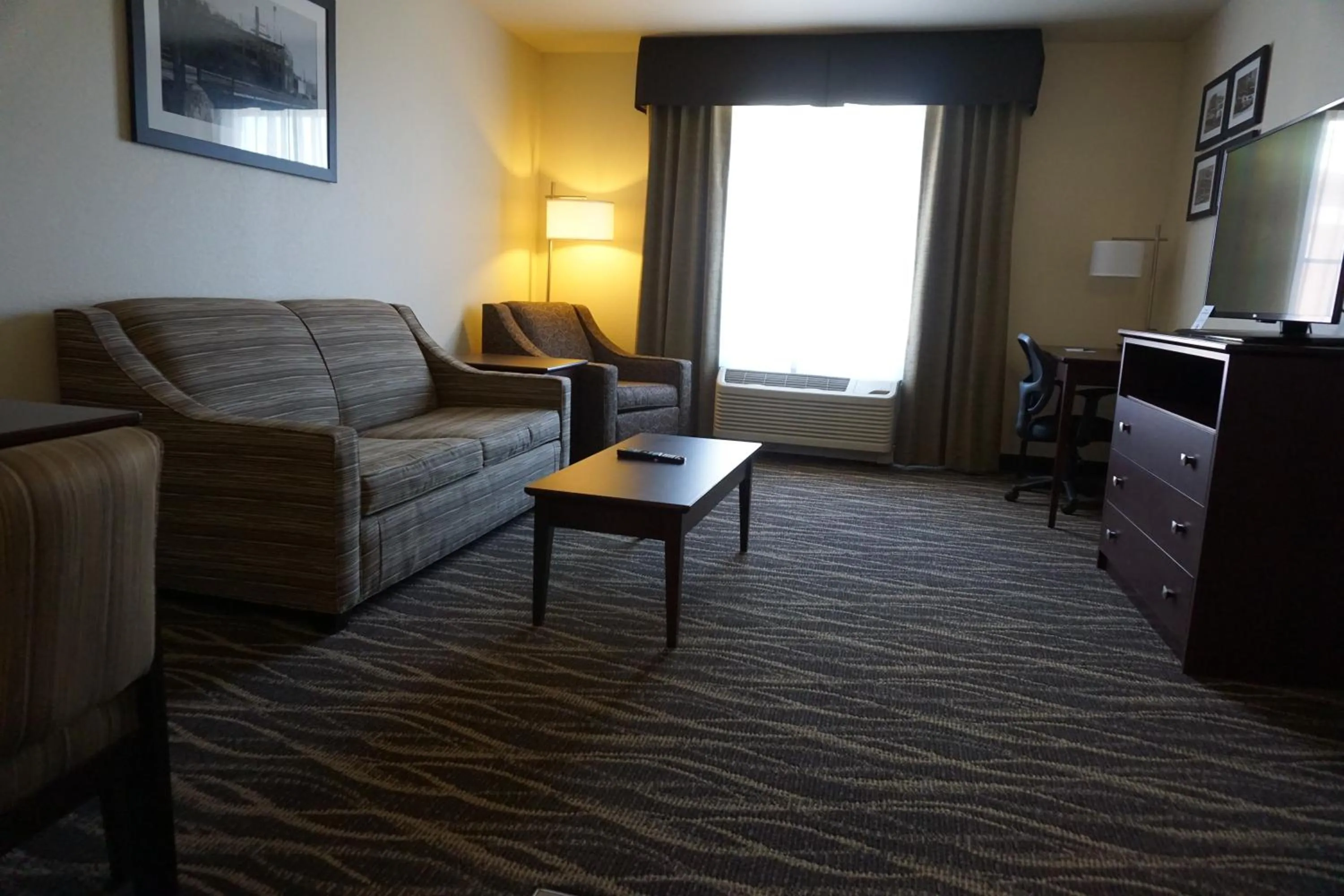 Living room in Cobblestone Hotel & Suites - Chippewa Falls