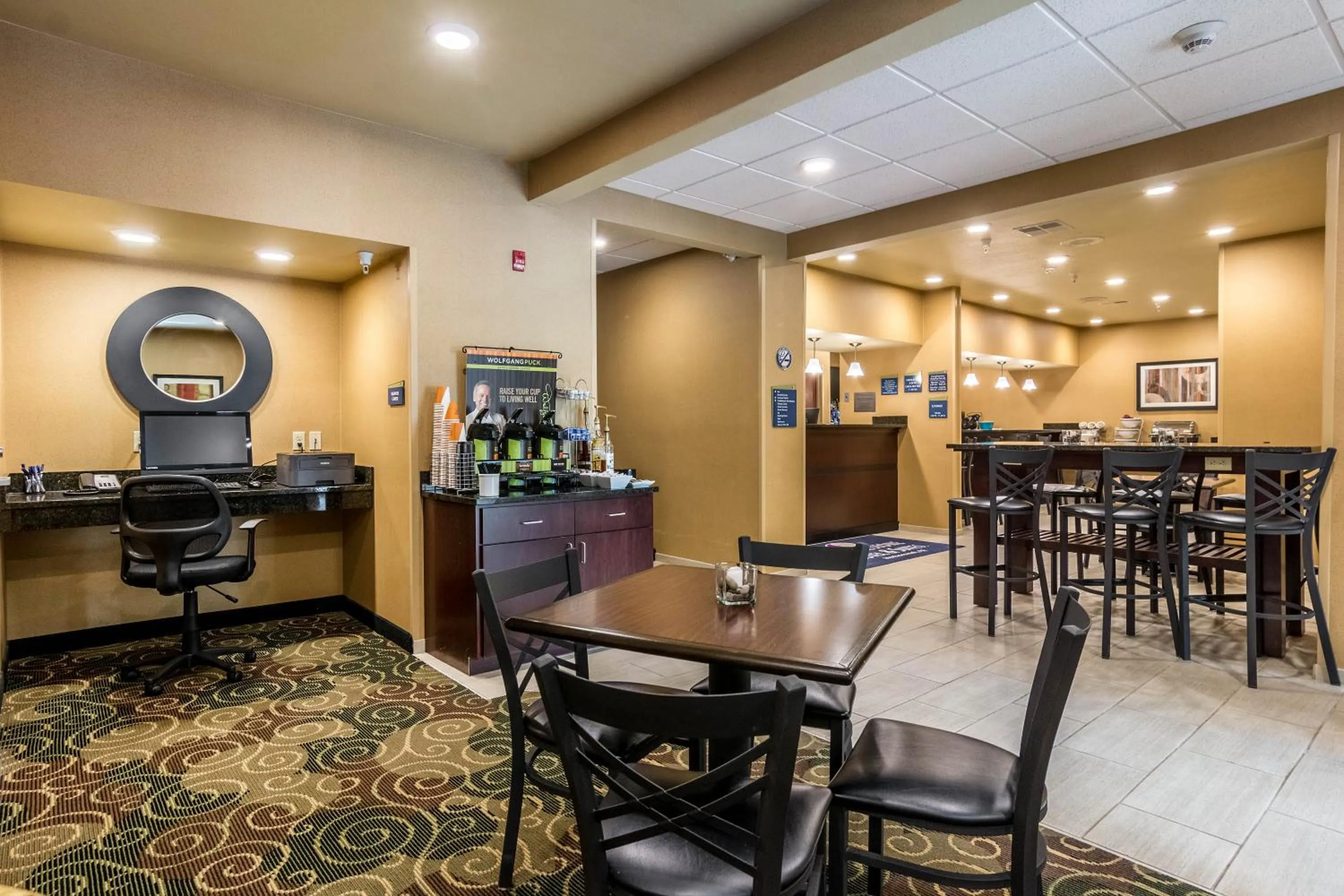 Breakfast in Cobblestone Hotel & Suites - Harborcreek