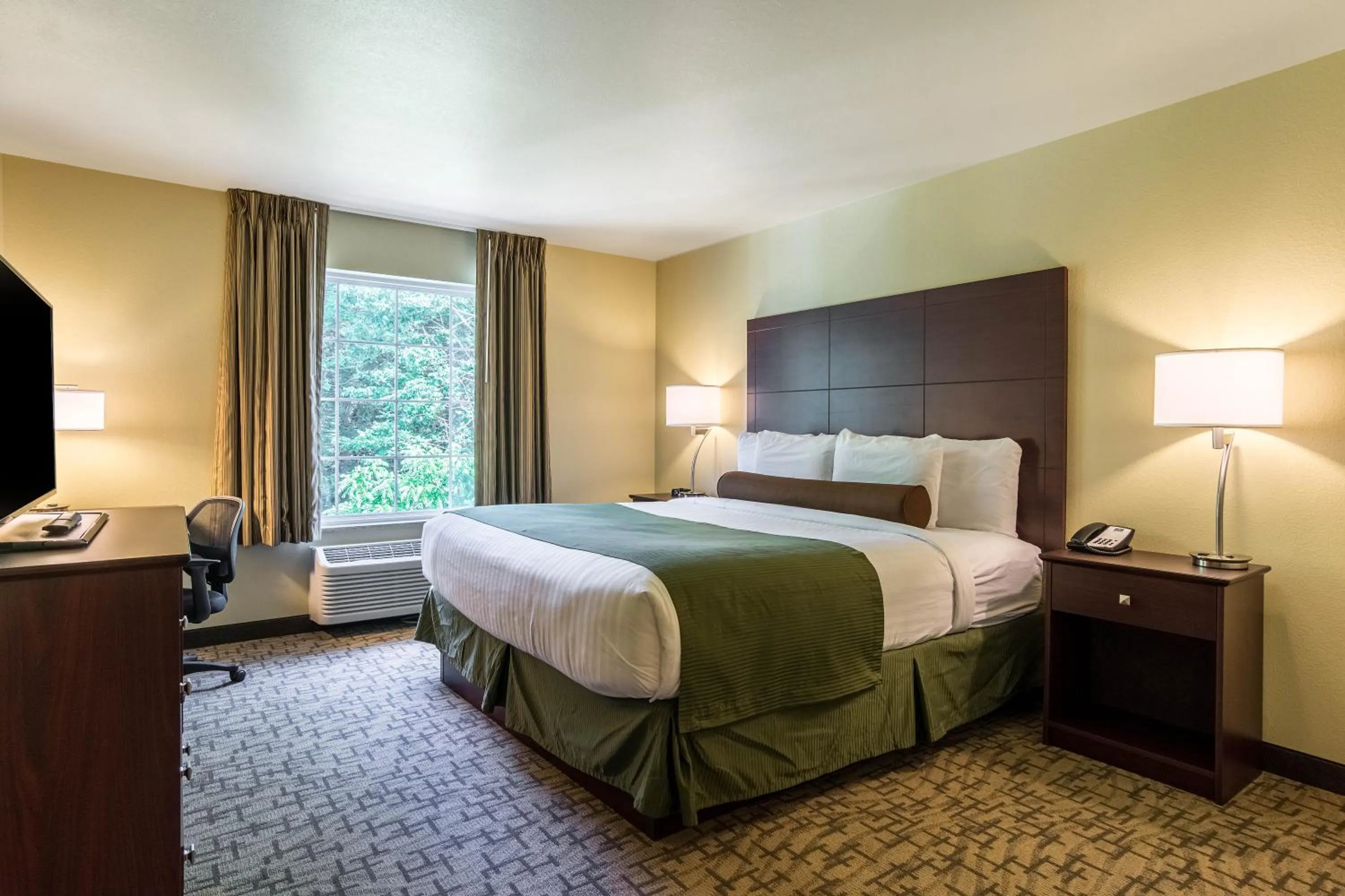 Bed in Cobblestone Hotel & Suites - Harborcreek
