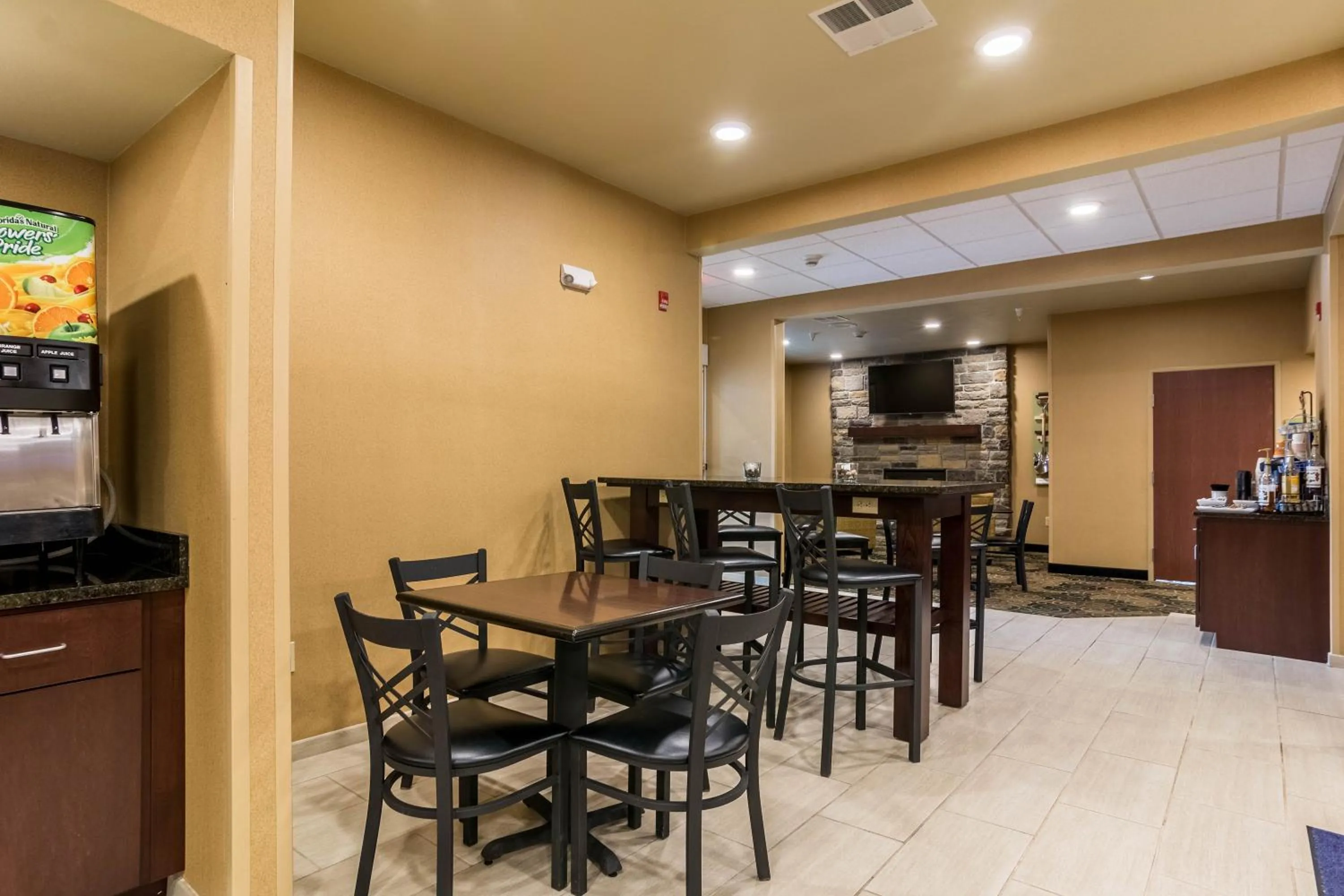 Breakfast in Cobblestone Hotel & Suites - Harborcreek