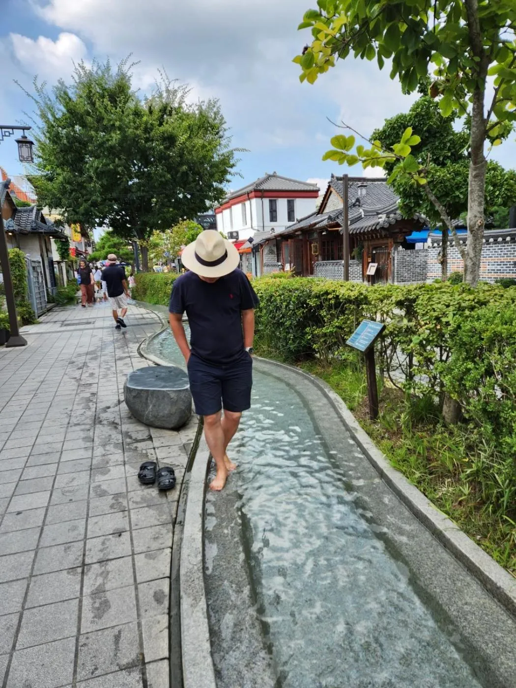People in Sungsim Hanok Guesthouse