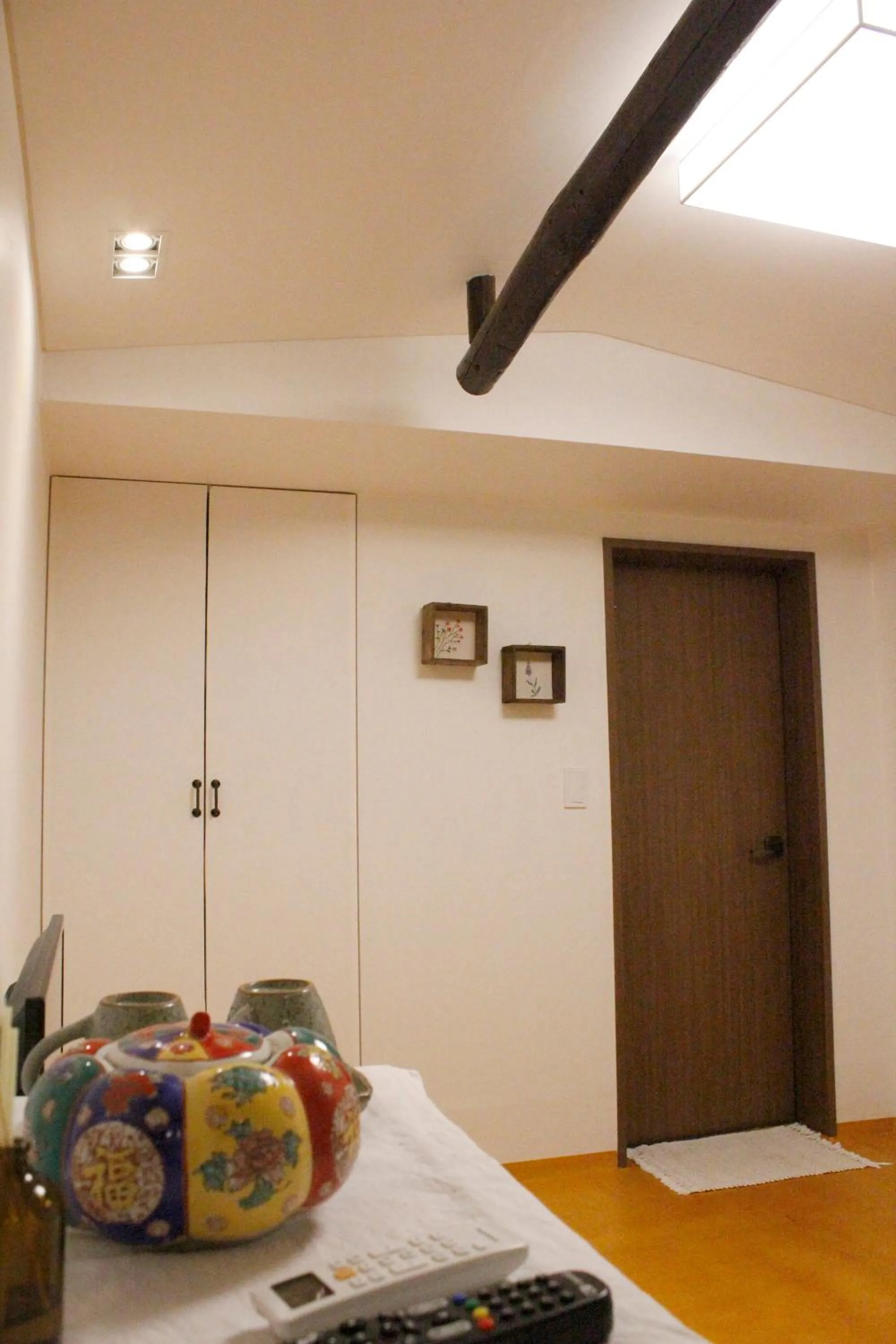 Decorative detail, Bed in Sungsim Hanok Guesthouse