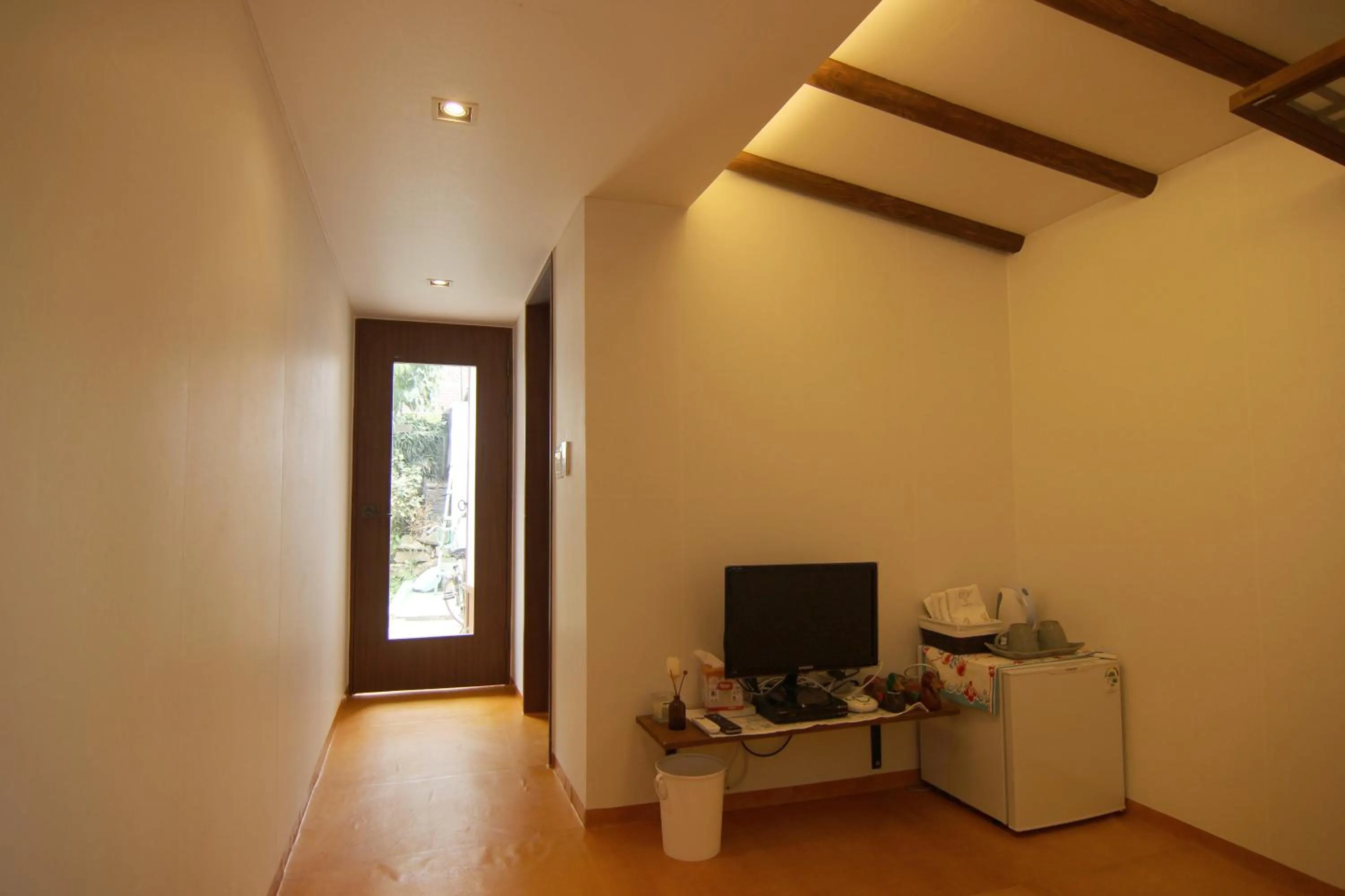 TV and multimedia in Sungsim Hanok Guesthouse